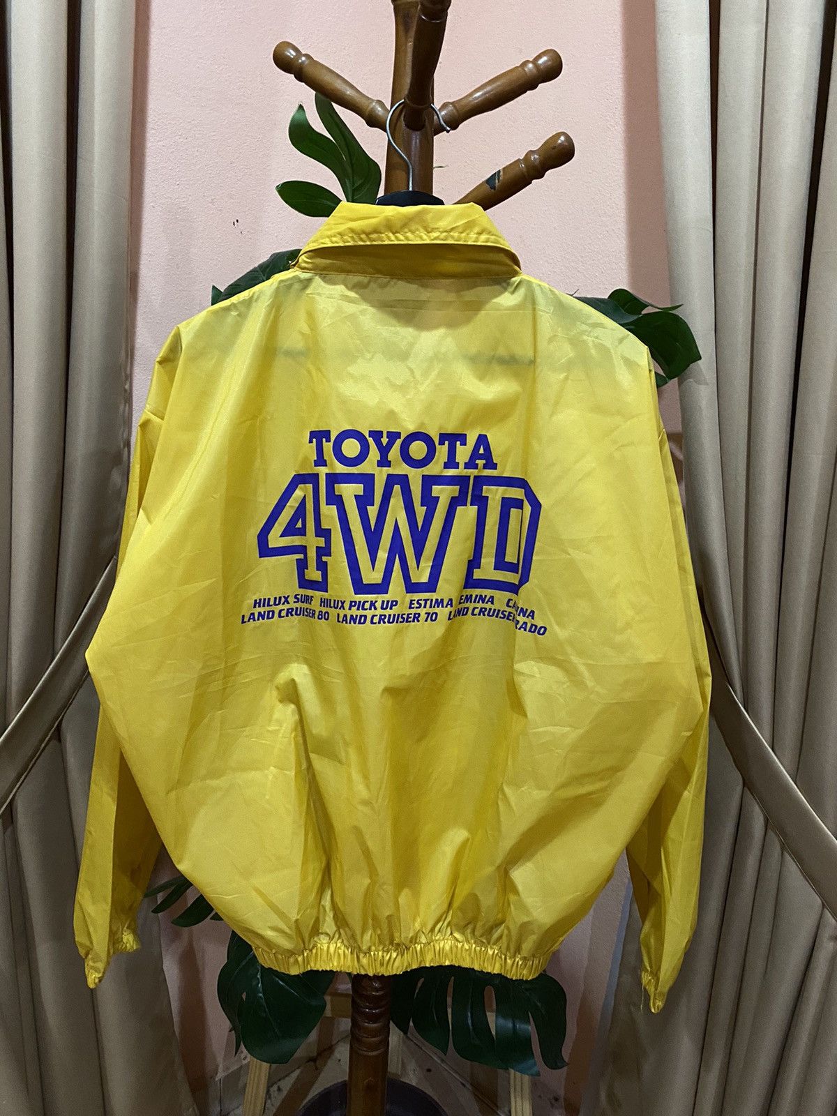 Vintage Toyota 4WD Windbreaker Jacket - Retro Yellow Promotional Size US L / EU 52-54 / 3 - 1 Thumbnail