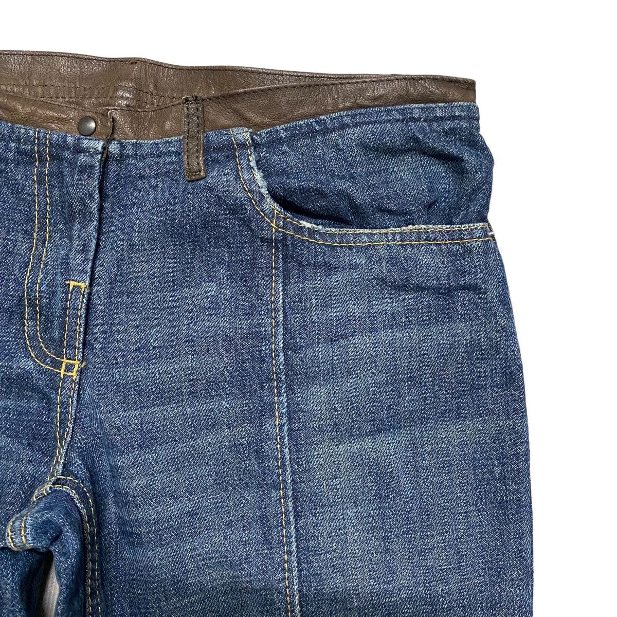 Neil Barrett Neil Barrett Denim Leather Trimmed Flare Jeans Low Rise Size 28" / US 6 / IT 42 - 6 Thumbnail