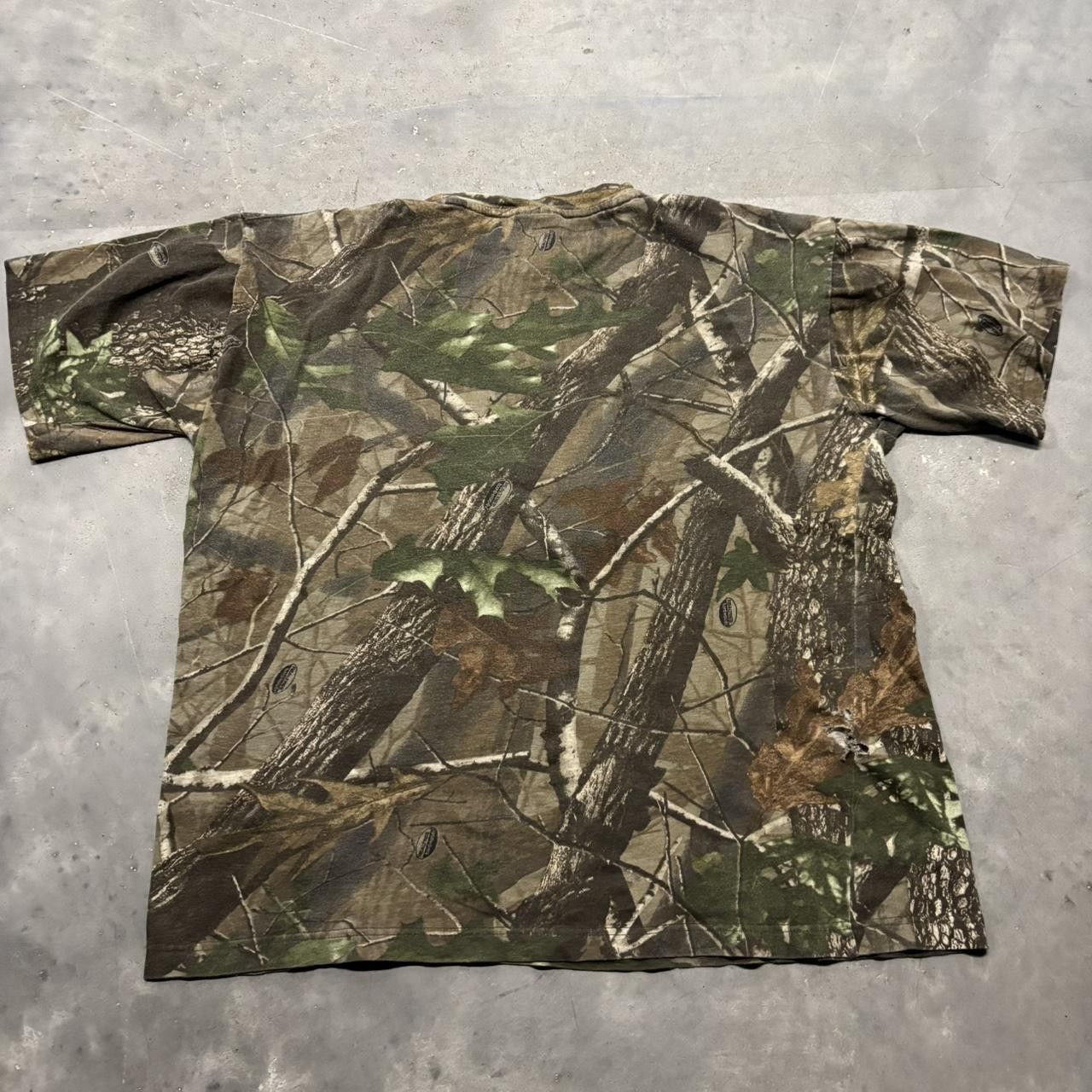 Realtree × Vintage Crazy Vintage Y2K/2000s Realtree Camo Streetwear Essential Tee! Size US M / EU 48-50 / 2 - 4 Thumbnail