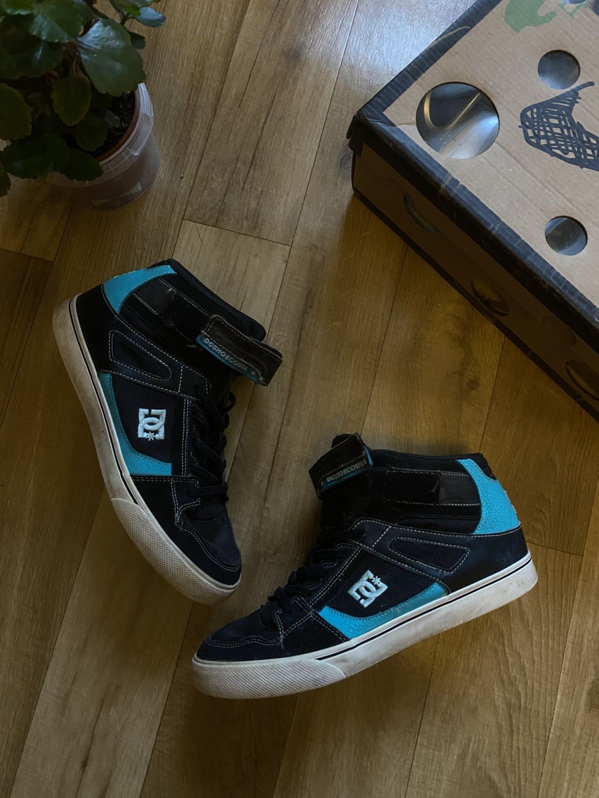 DC × Vintage DC Shoes Skate Sneakers Size US 7 / EU 40 - 1 Thumbnail
