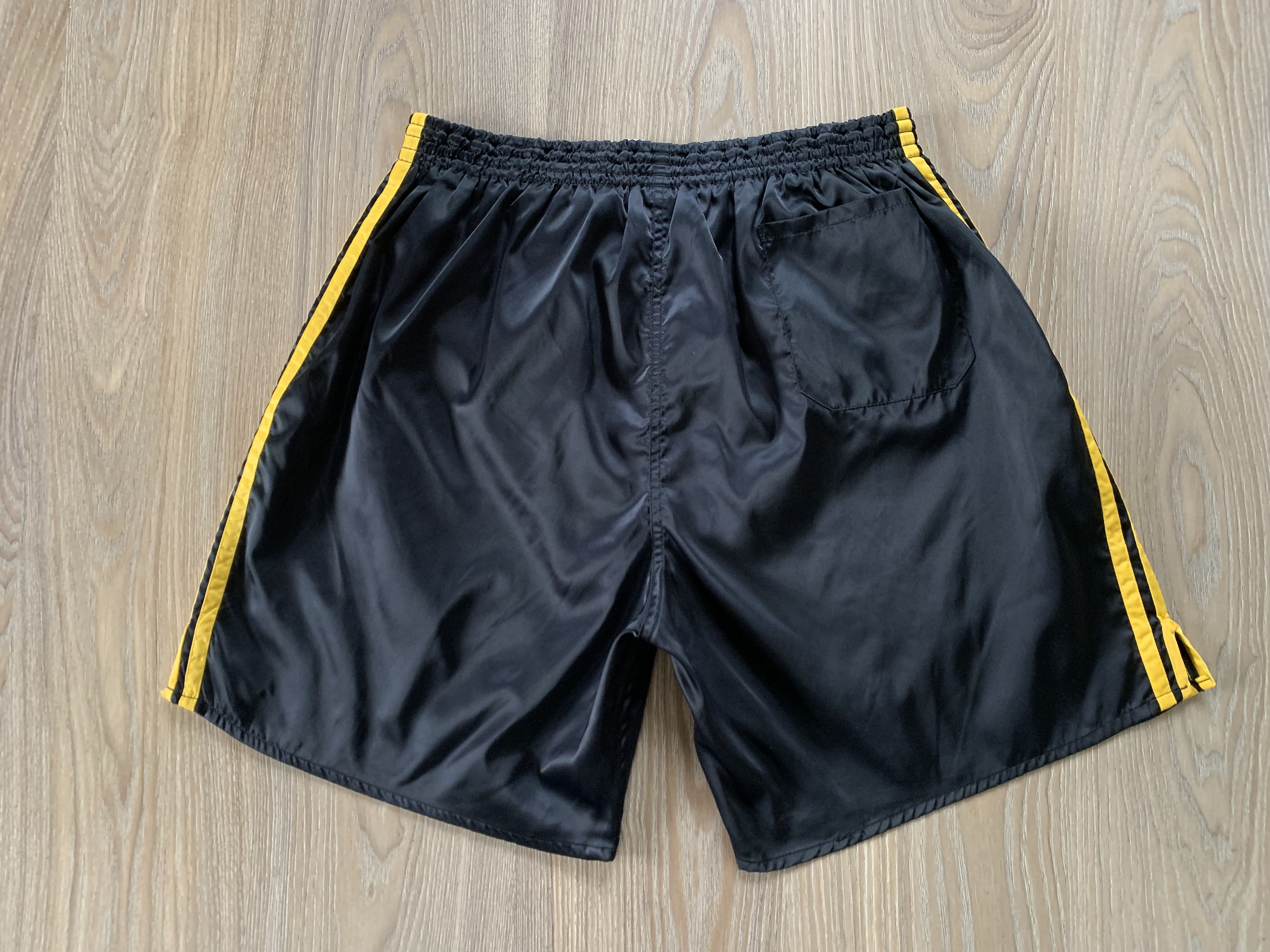 Adidas × Vintage Adidas Rare Nylon Black Yellow Stripe Shorts Size US 38 / EU 54 - 4 Thumbnail