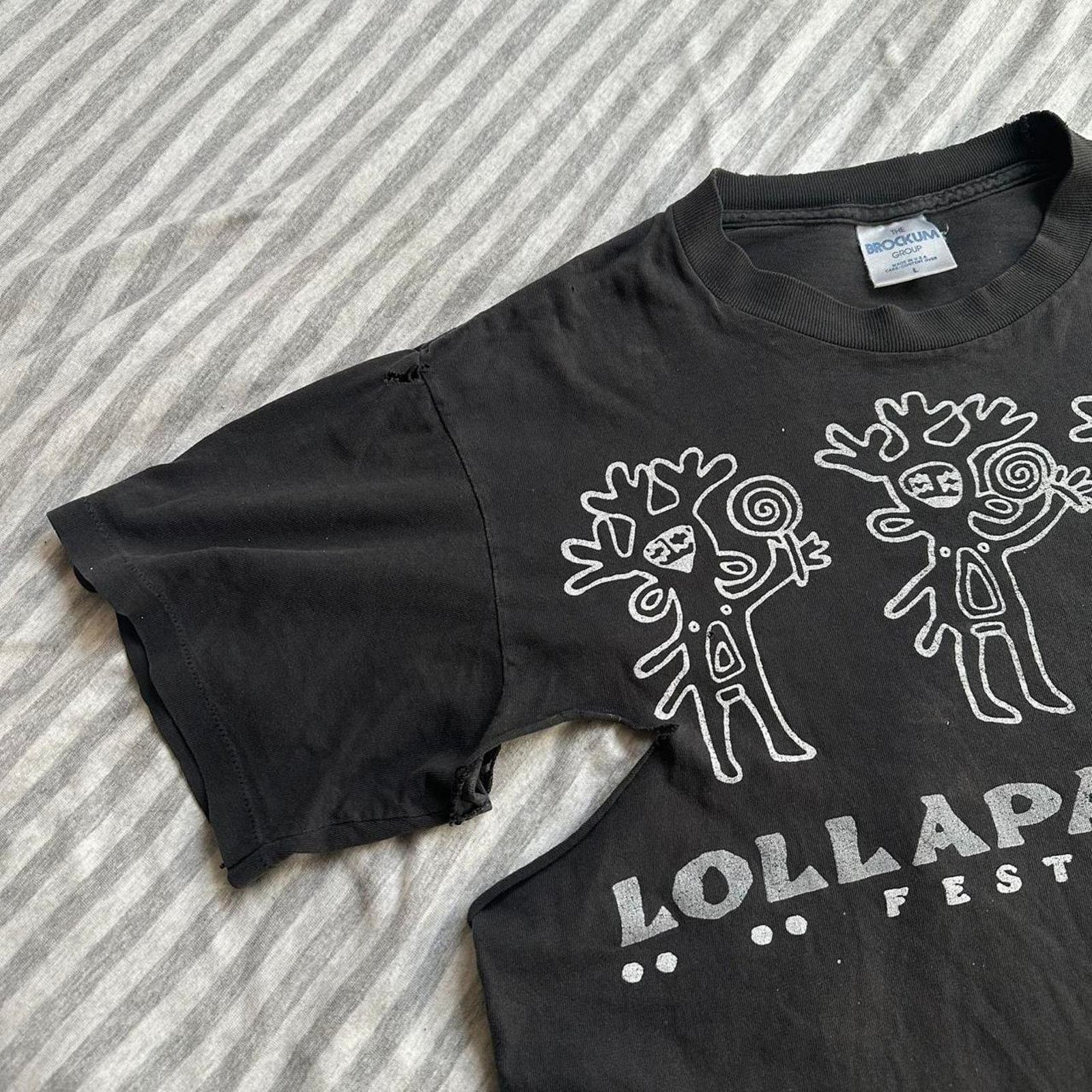 Band Tees × Vintage Rare Vintage 90s Lolla Palooza Thrashed Graphic Band Shirt Size US M / EU 48-50 / 2 - 7 Thumbnail