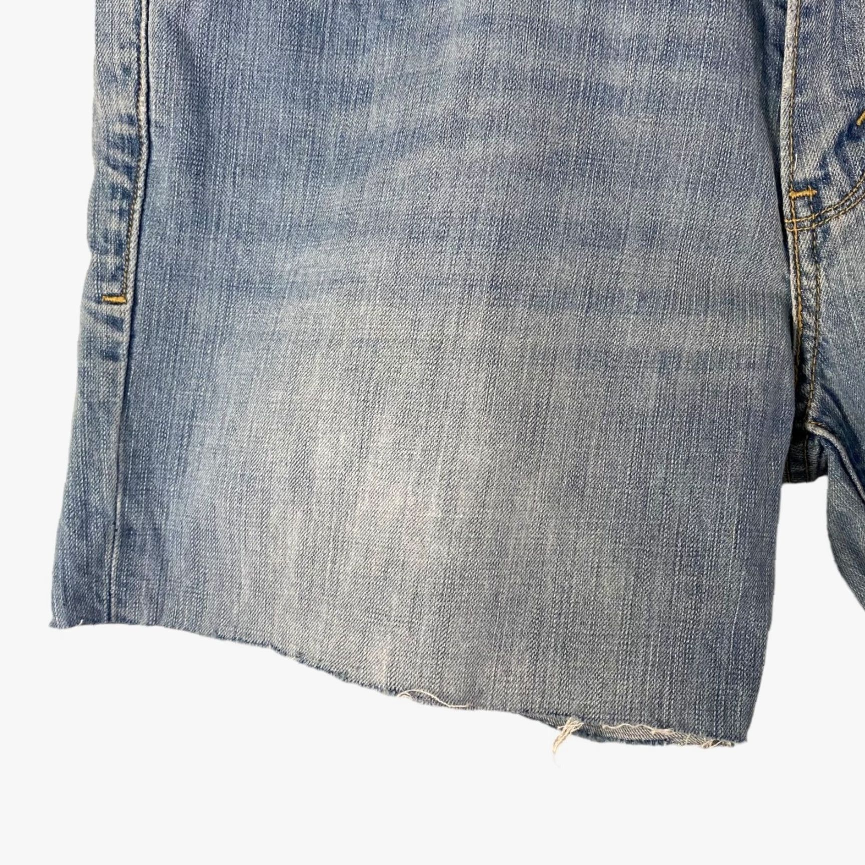Levi's Levi's Boyfriend Jeans Shorts Womens 10 Blue Light Wash Raw-Hem Denim Shorts Size 32" / US 10 / IT 46 - 6 Thumbnail
