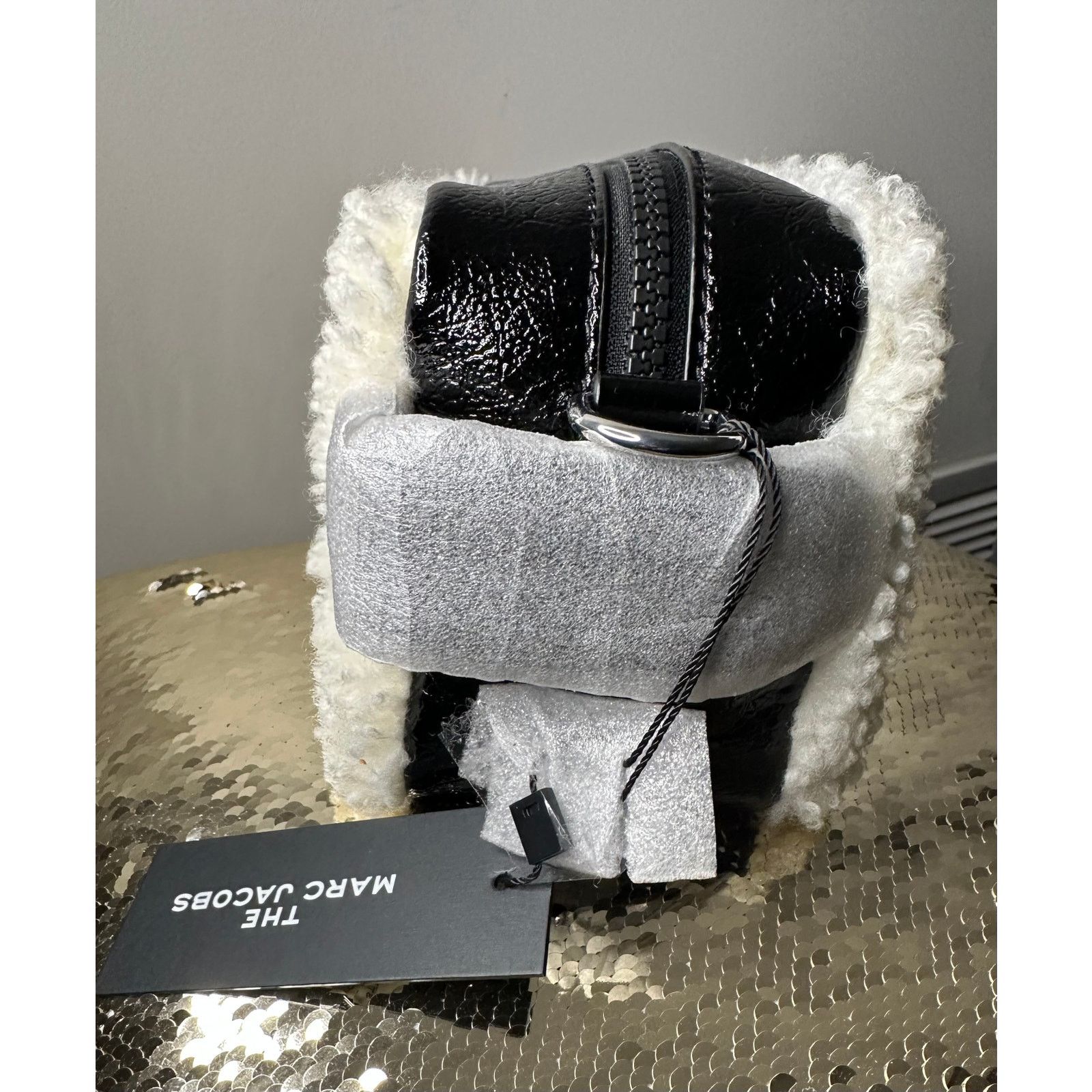 Marc Jacobs Marc Jacobs Shiny Calfskin Faux Shearling Camera Bag Size ONE SIZE - 4 Thumbnail