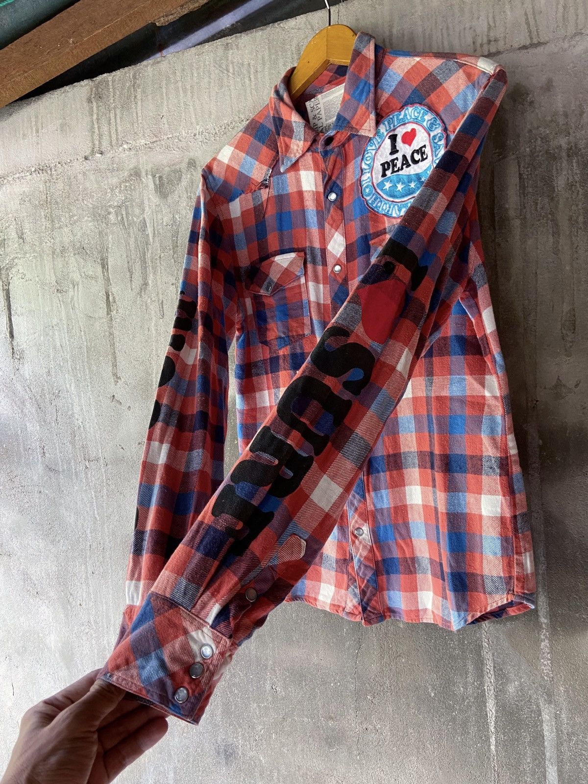 Japanese Brand PEACE LOVE FUTURE HAPPINES DAY BUTTON DOWN SHIRT Size US M / EU 48-50 / 2 - 3 Thumbnail