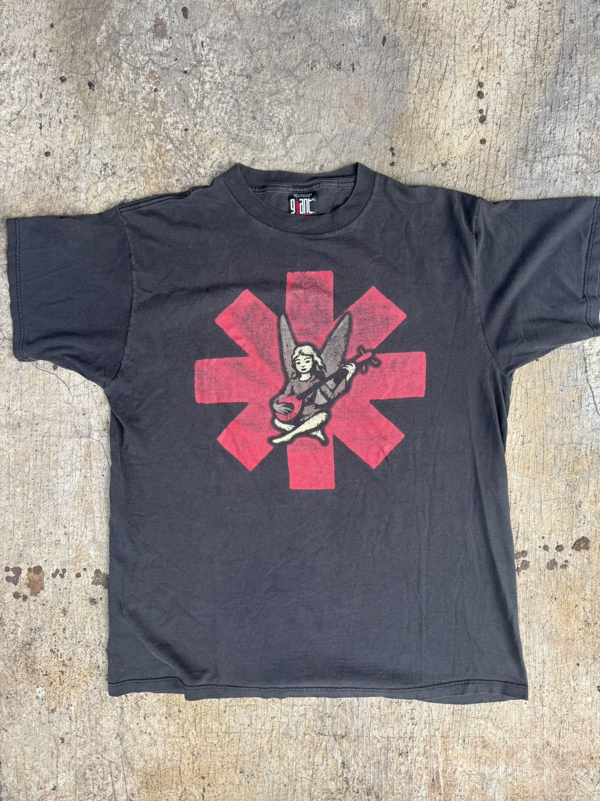 Band Tees RED HOT CHILLI PEPPERS VINTAGE TOUR TEES Size US XL / EU 56 / 4 - 1 Thumbnail