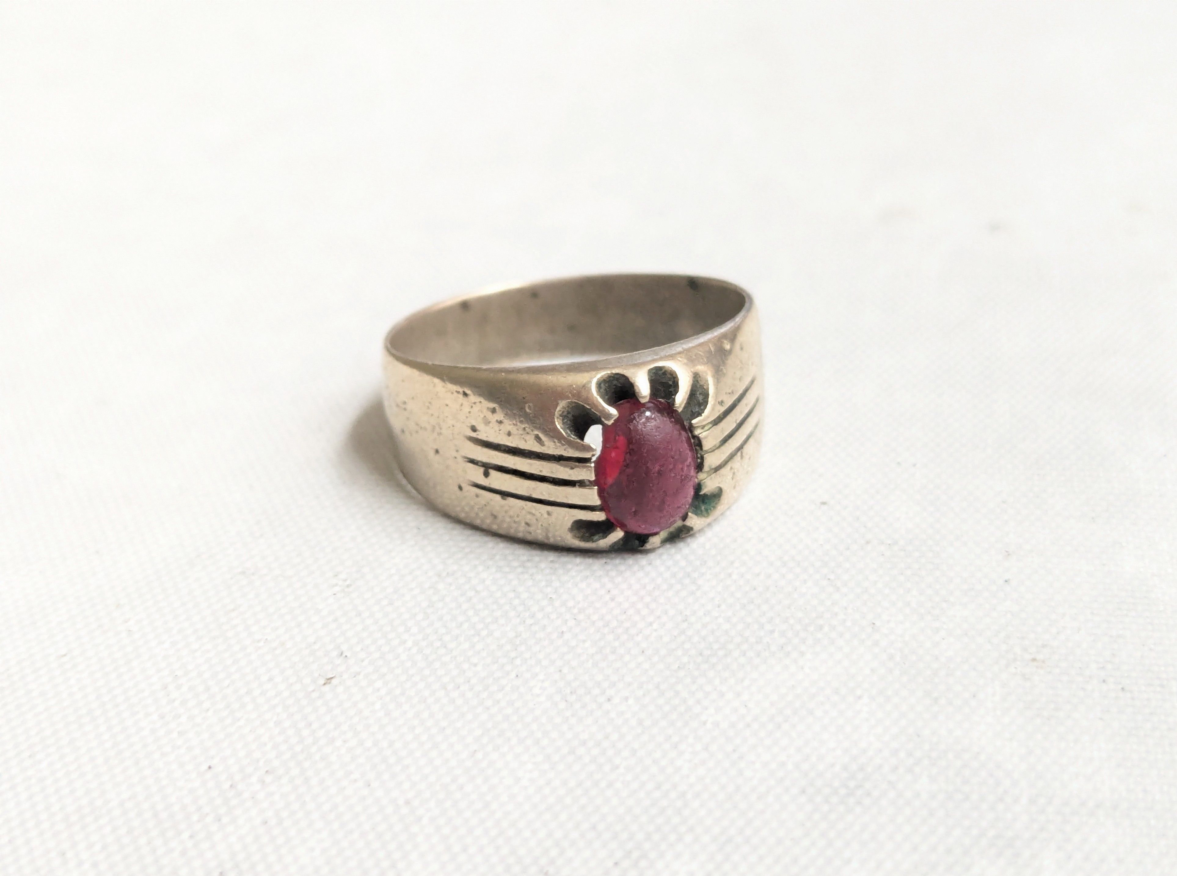 Jewelry Vintage Ring Red Glass Size 10.75 Size ONE SIZE - 1 Thumbnail
