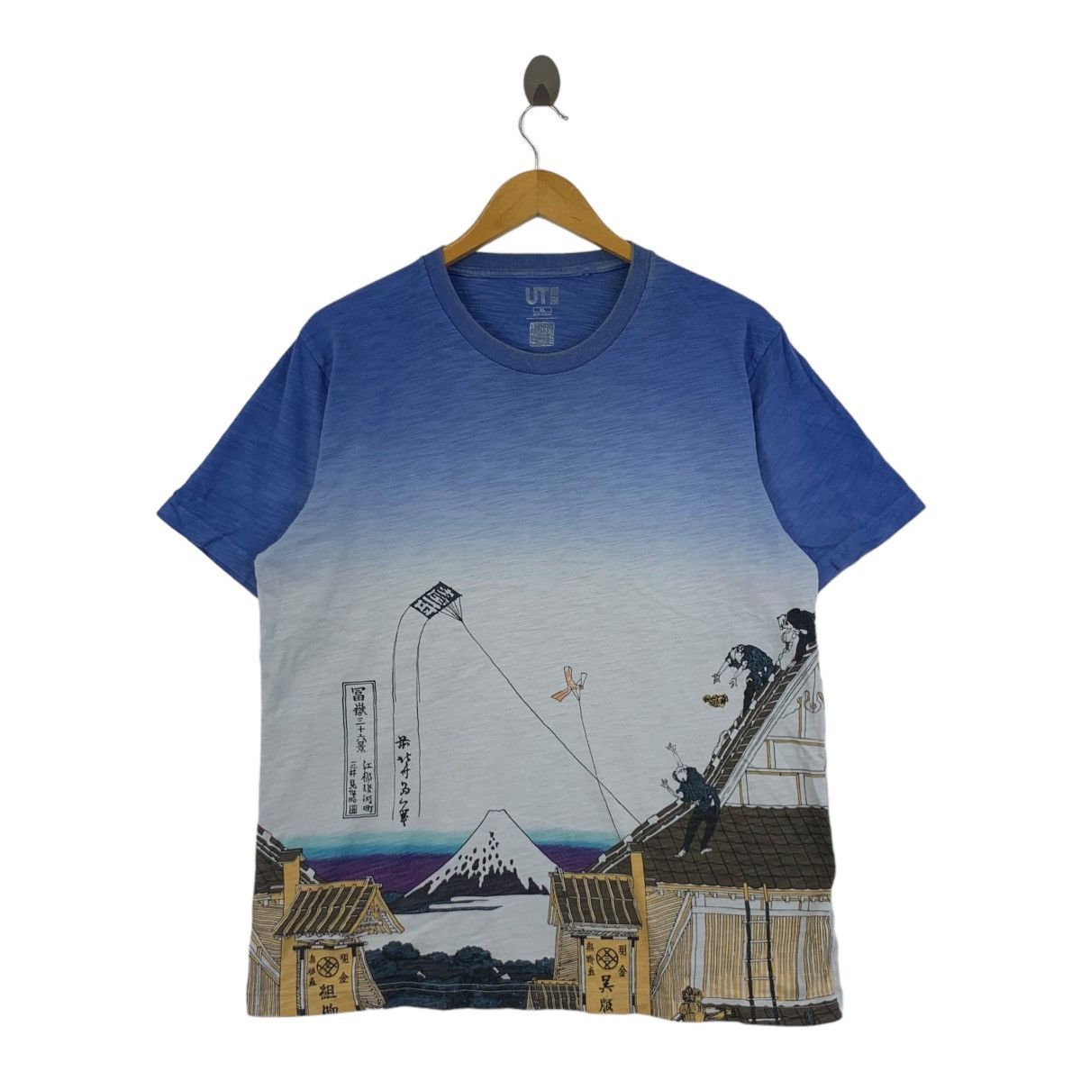 Uniqlo JAPAN TRADITIONAL Hokusai Blues Culture Tee Shirt Size US XL / EU 56 / 4 - 1 Thumbnail