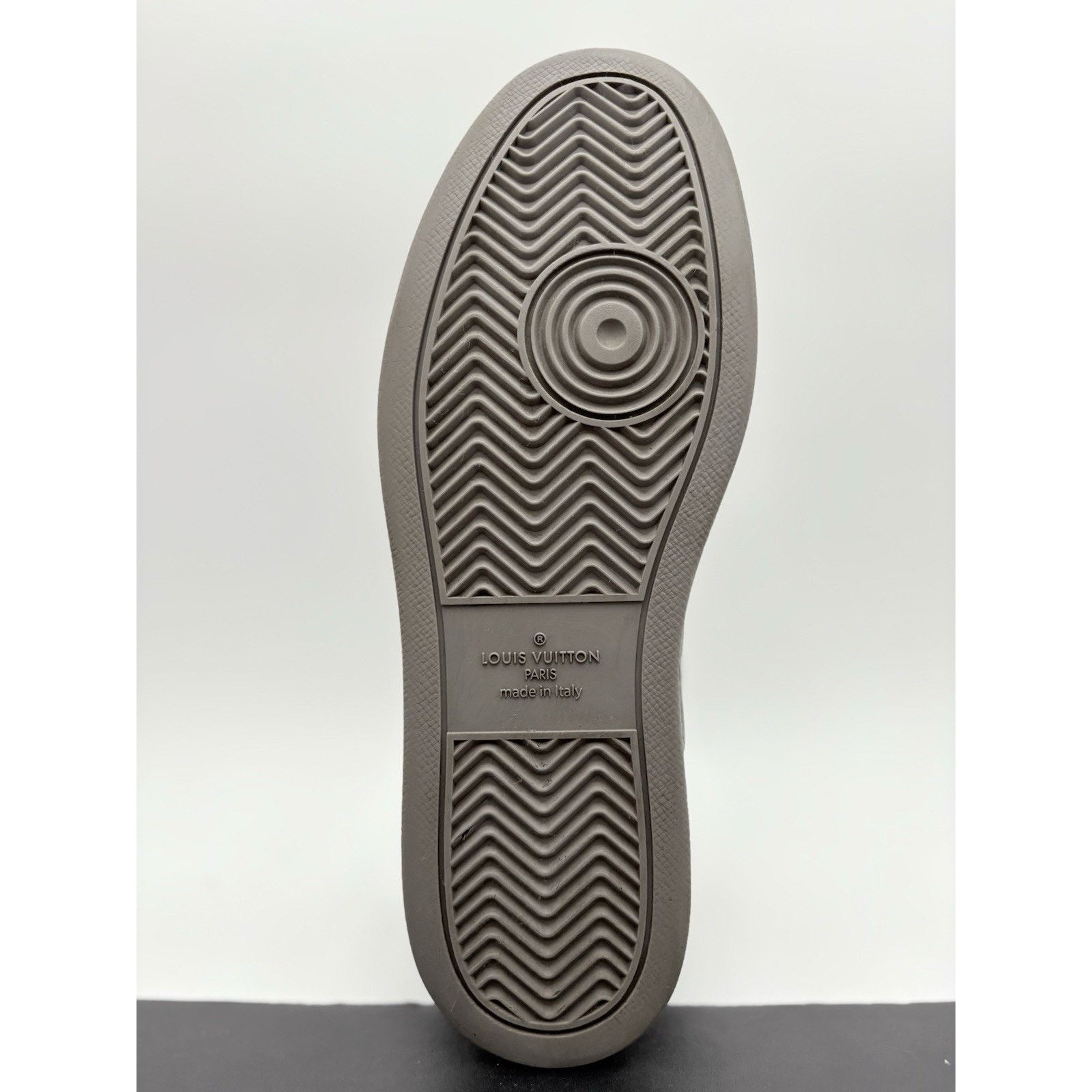 Louis Vuitton 8-8.5 US Louis Vuitton Eclipse Rivoli ' Black ' SUPER CLEAN! Size US 8 / EU 41 - 7 Thumbnail