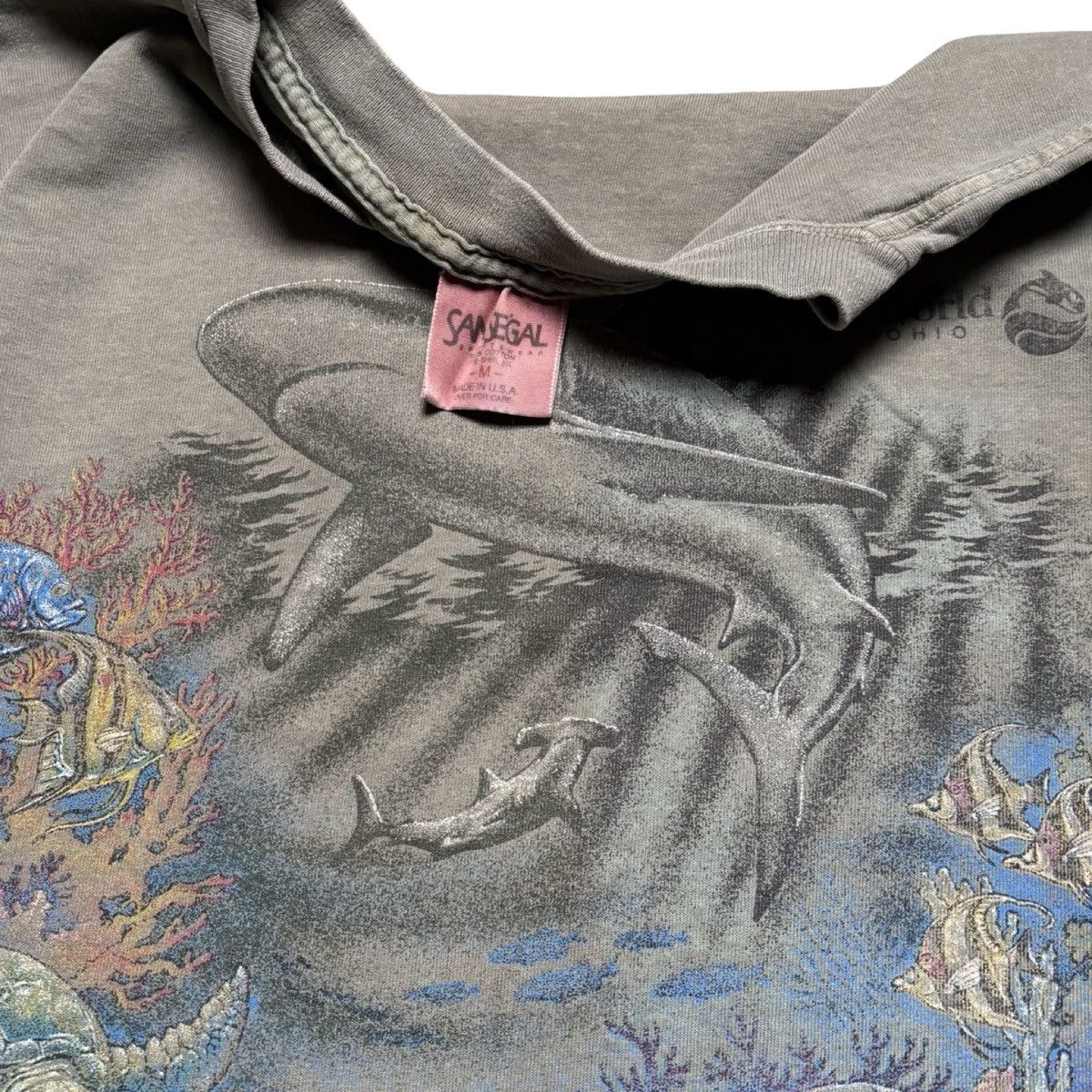 Other Vintage 90s Thrashed Seaworld Shark Wraparound T Shirt M Size US M / EU 48-50 / 2 - 3 Thumbnail
