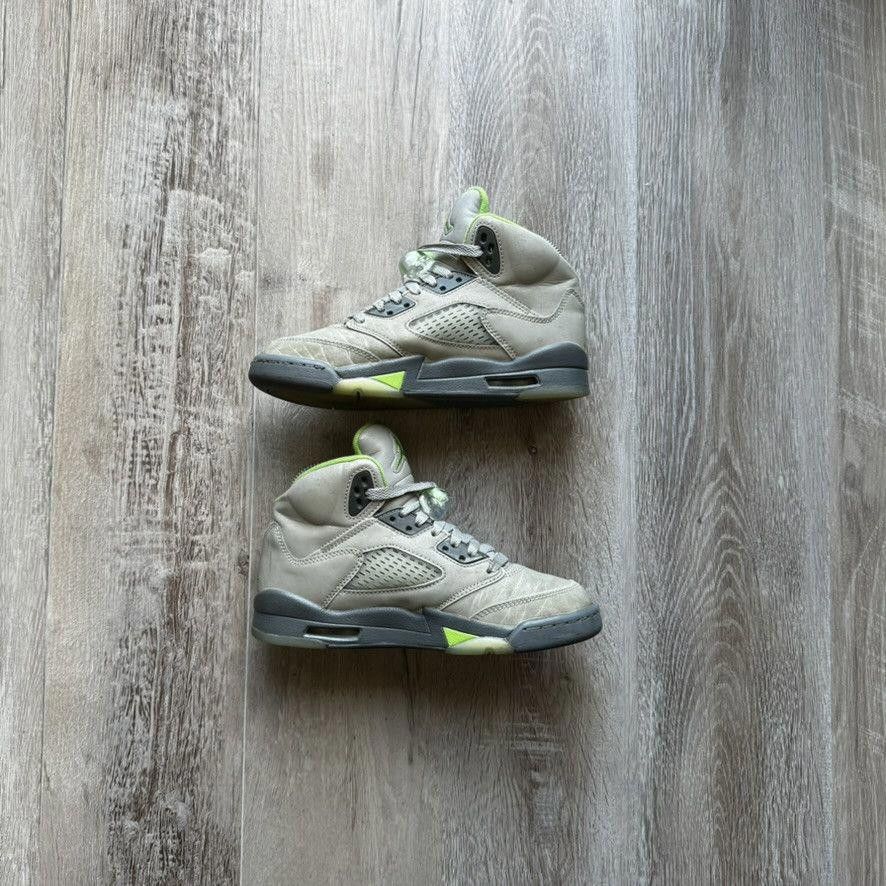 Nike NIKE • JORDAN 5 GS Retro "2022 Green Bean" (4.5M) Size US 5 / EU 37 - 2 Thumbnail