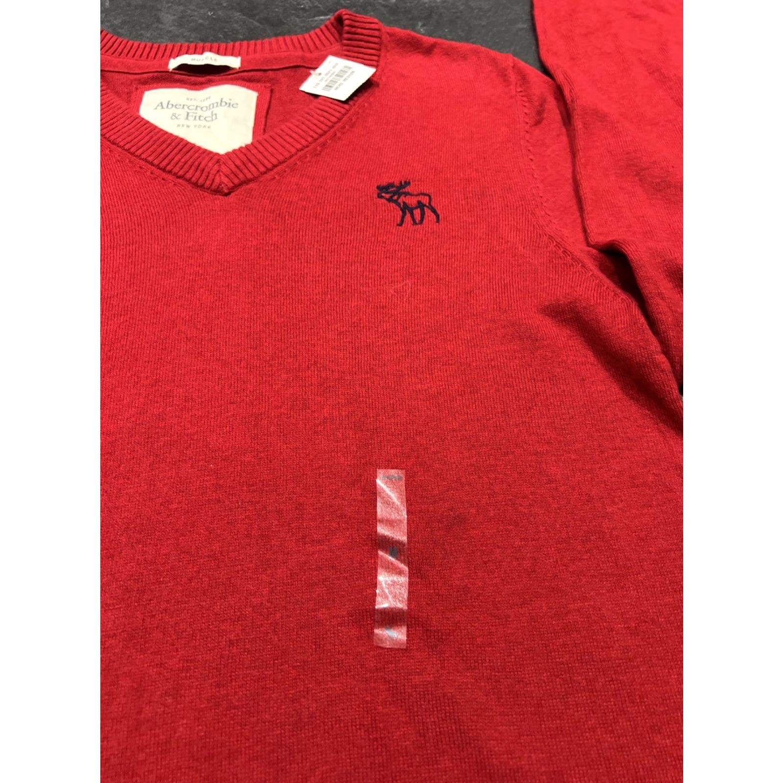 Abercrombie & Fitch Abercrombie & Fitch Sweater Men’s Medium M Muscle Red V-neck Size US M / EU 48-50 / 2 - 3 Thumbnail