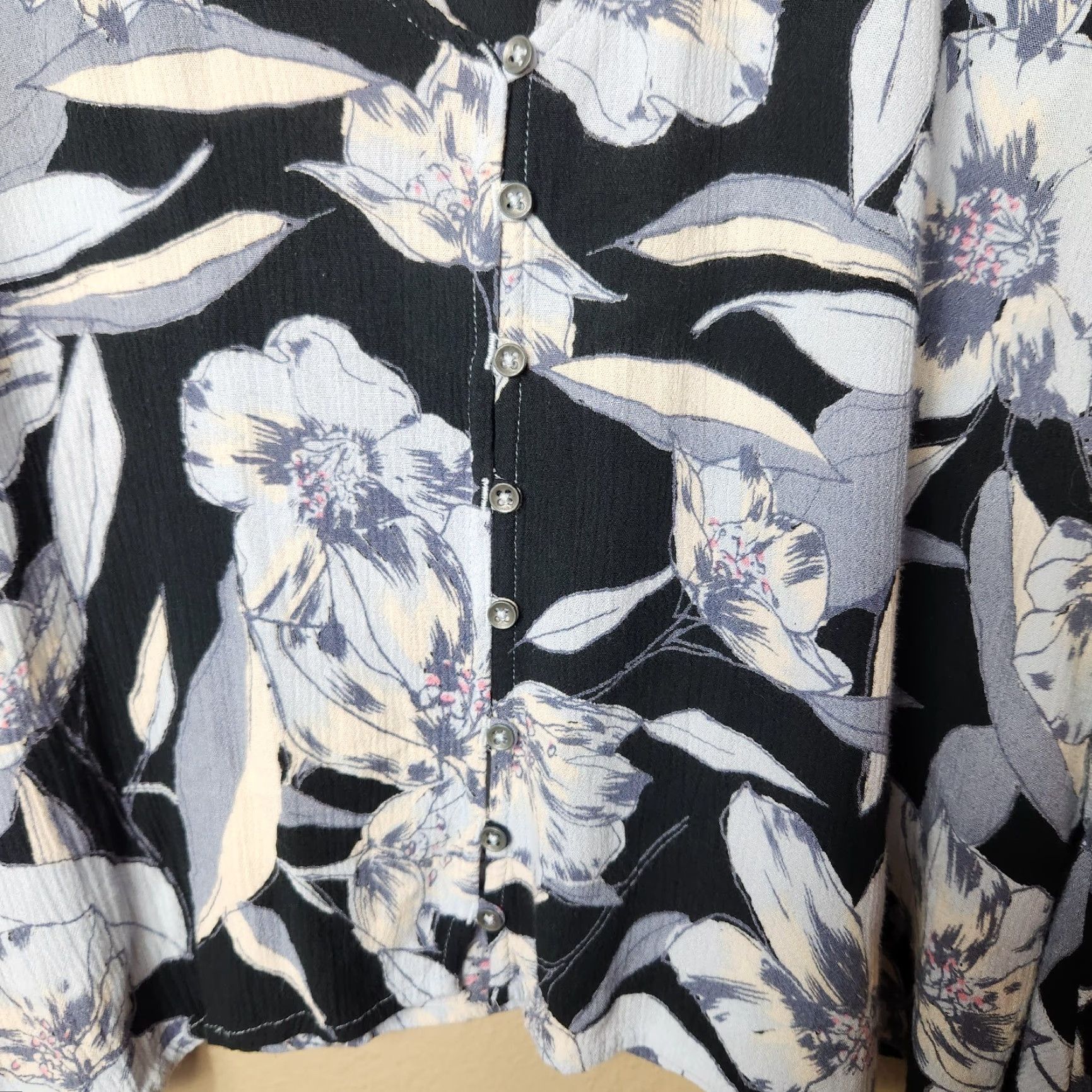 Billabong Billabong Pretty Daylight LS Cropped Flare Sleeve Floral Buttonfront Top-Size L Size L / US 10 / IT 46 - 7 Thumbnail