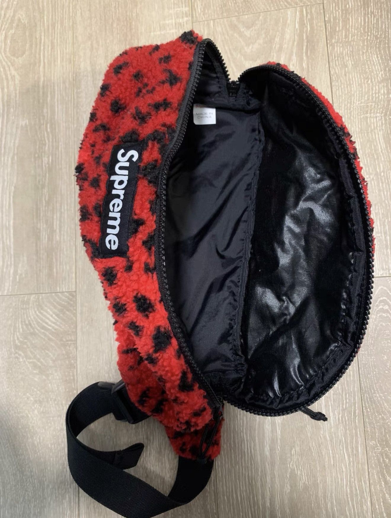 Supreme Supreme white leopard fleece waist bag Size ONE SIZE - 2 Thumbnail