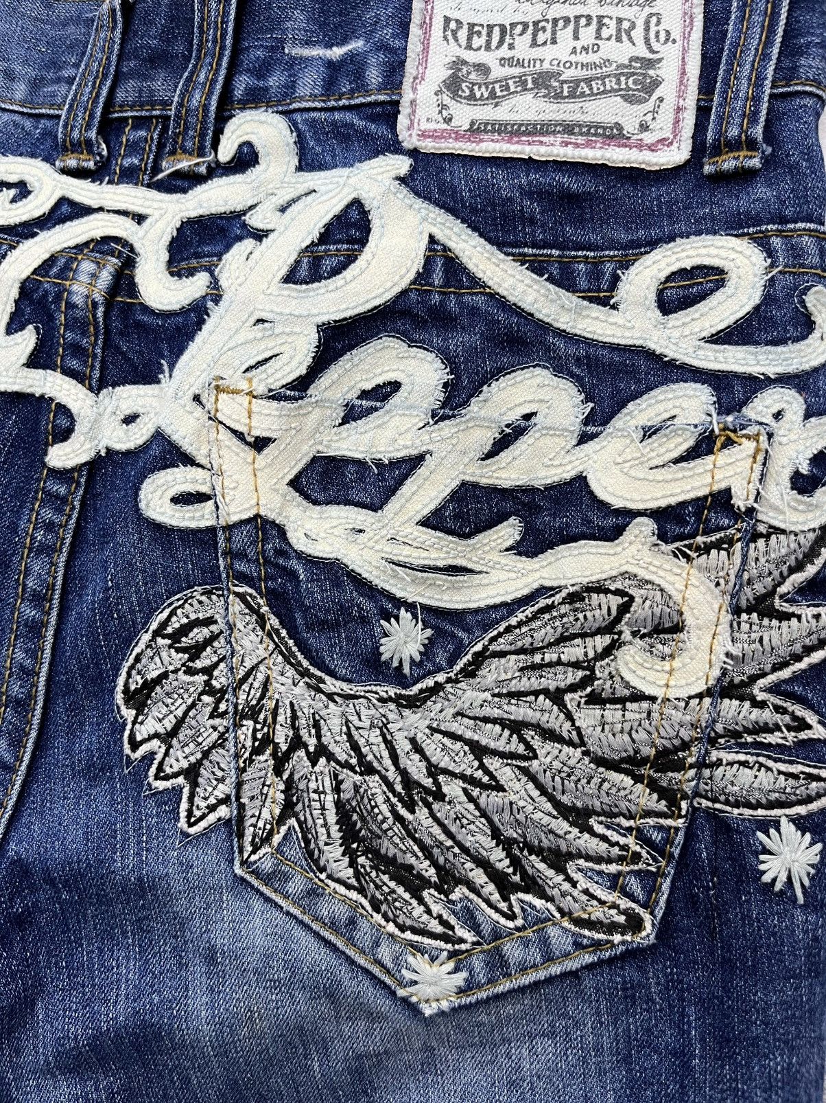 Vintage FYE🔥Vintage RED PEPPER Punk Angel Wings Big Spell-out Jeans Size 31" - 4 Thumbnail