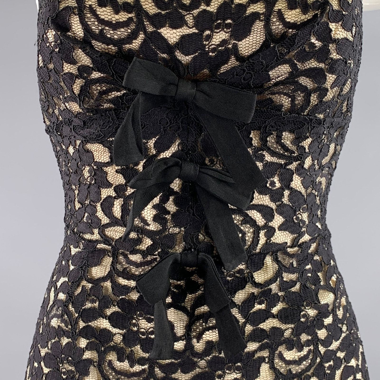 Moschino MOSCHINO Size 2 Black Acetate Rayon Floral Fitted Mini Dress Size XS / US 0-2 / IT 36-38 - 2 Thumbnail