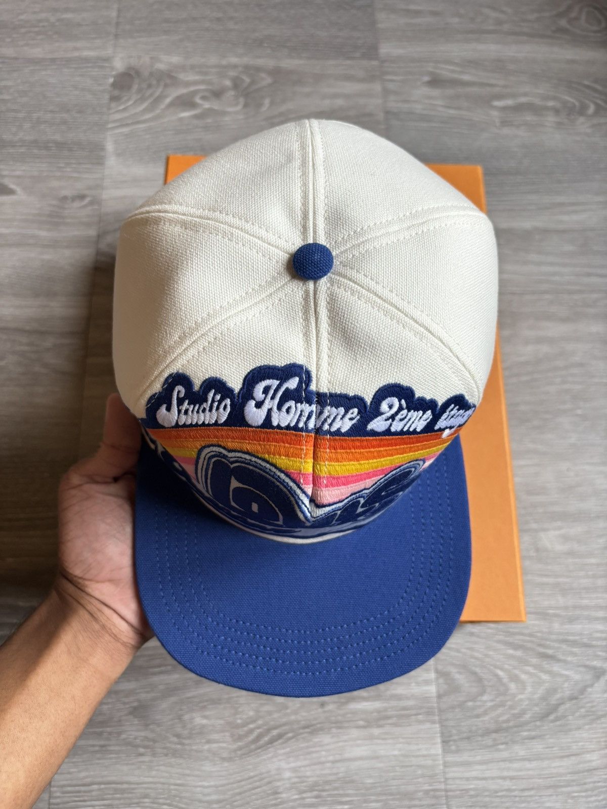 Louis Vuitton Louis Vuitton Rainbow Logo Hat SS23 Size ONE SIZE - 8 Thumbnail