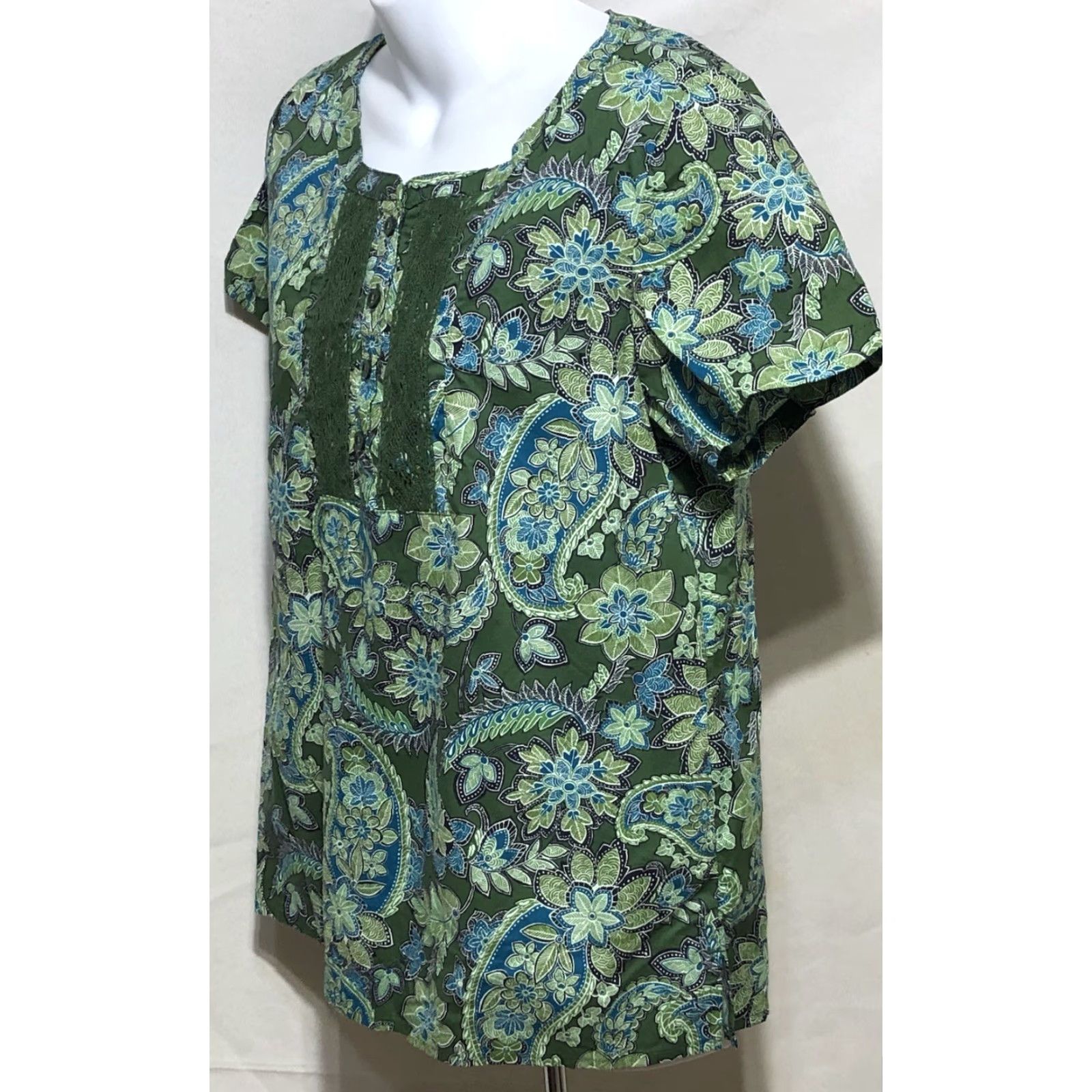 Basic Editions Basic Editions Top Shirt M Green Floral Tropical 1/2 Button Lace Trim ShortSleeve Luau Fun Womens Size M / US 6-8 / IT 42-44 - 2 Thumbnail