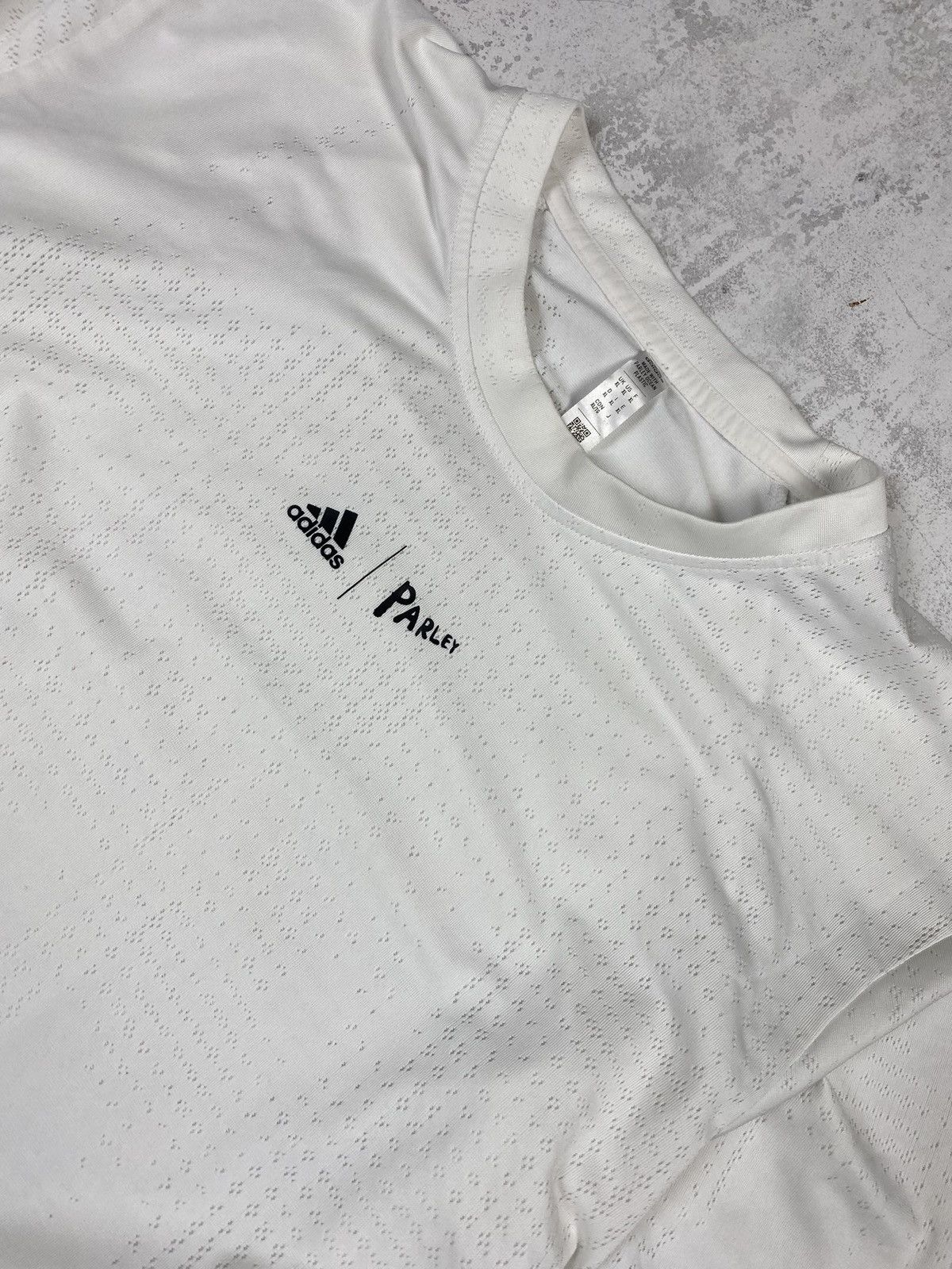 Adidas Adidas Parley Run For The Oceans Performance Shirt Size US XL / EU 56 / 4 - 2 Thumbnail