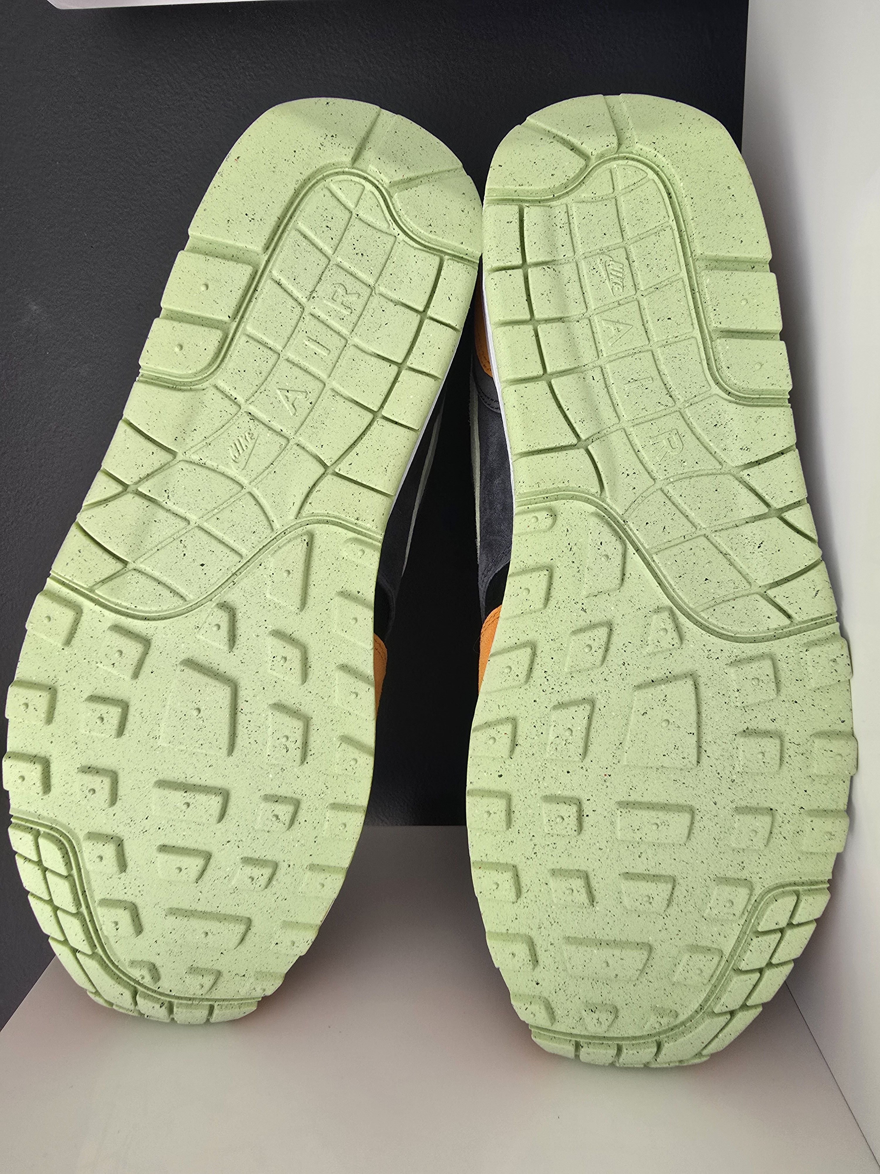 Nike Nike Air Max 1 PRM Ugly Duckling "Honeydew" Size US 11 / EU 44 - 4 Thumbnail