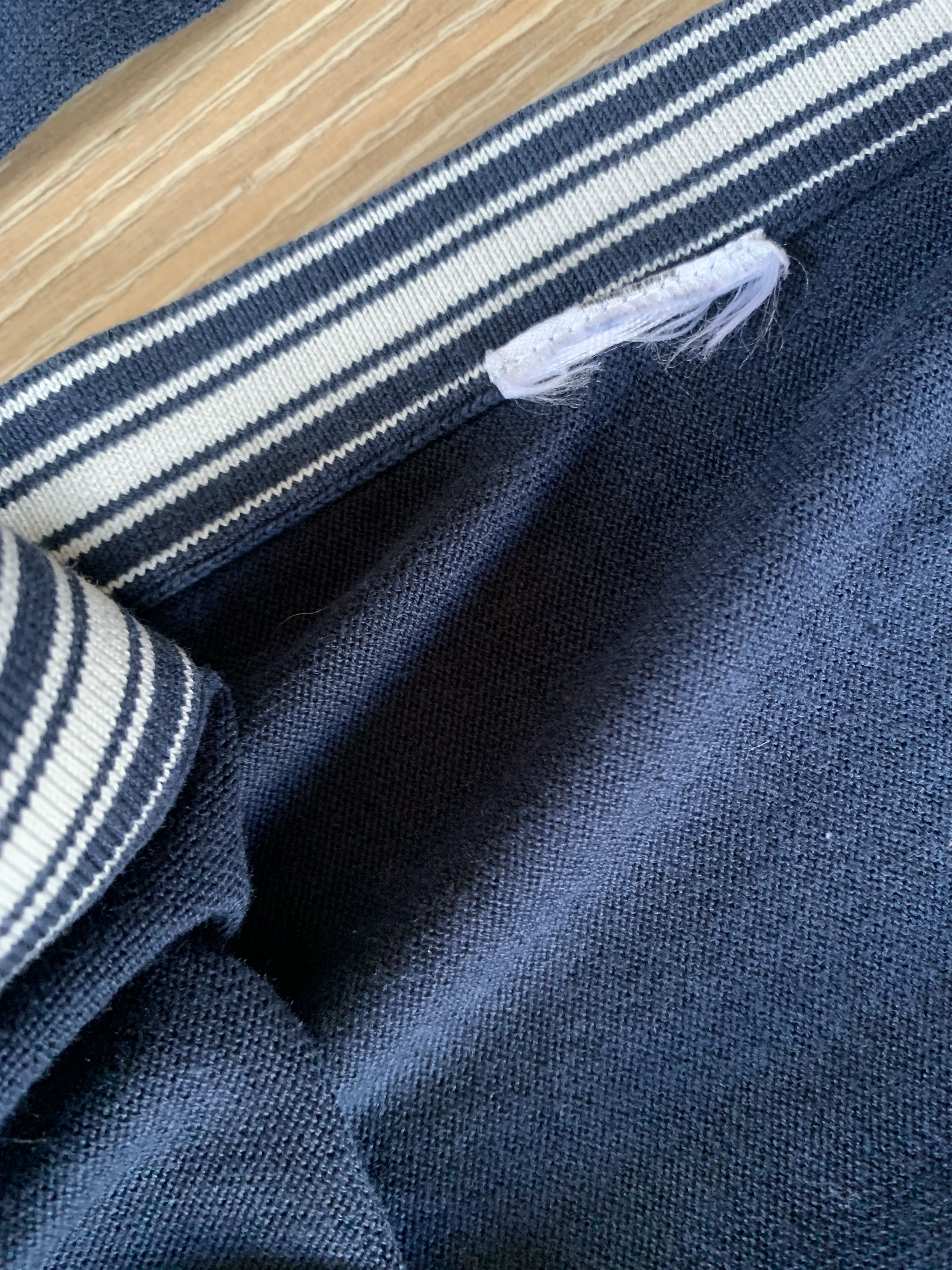 Lacoste Unisex Lacoste Vintage Cotton V Neck Sweater Size US S / EU 44-46 / 1 - 8 Thumbnail