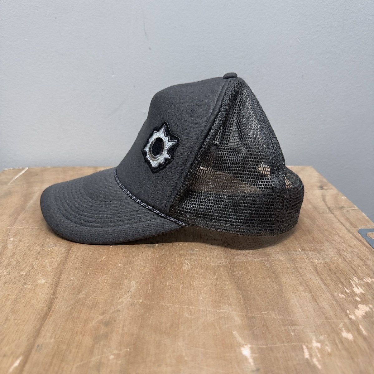 Vintage 2000S BULLET HOLE EMBROIDERED TRUCKER HAT Size ONE SIZE - 4 Thumbnail