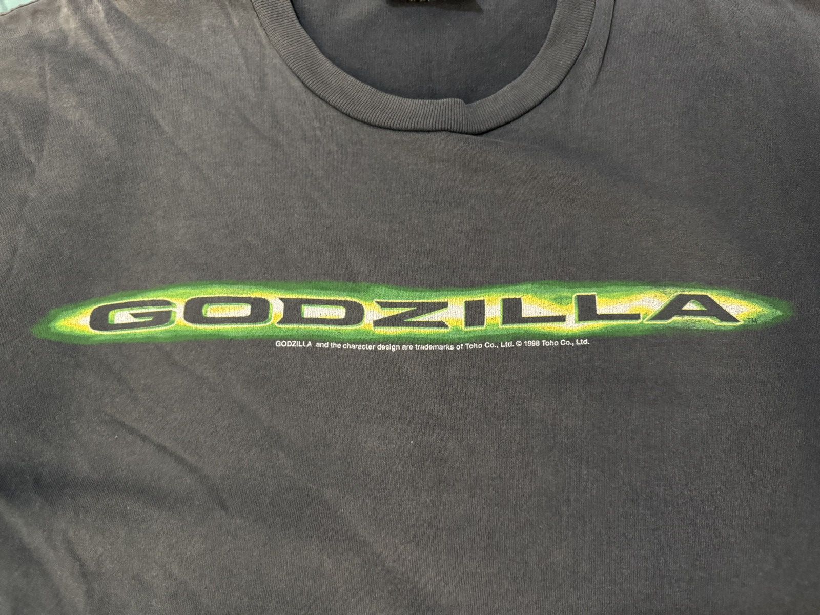 Vintage Vintage 90s Godzilla T Shirt Size US L / EU 52-54 / 3 - 2 Thumbnail