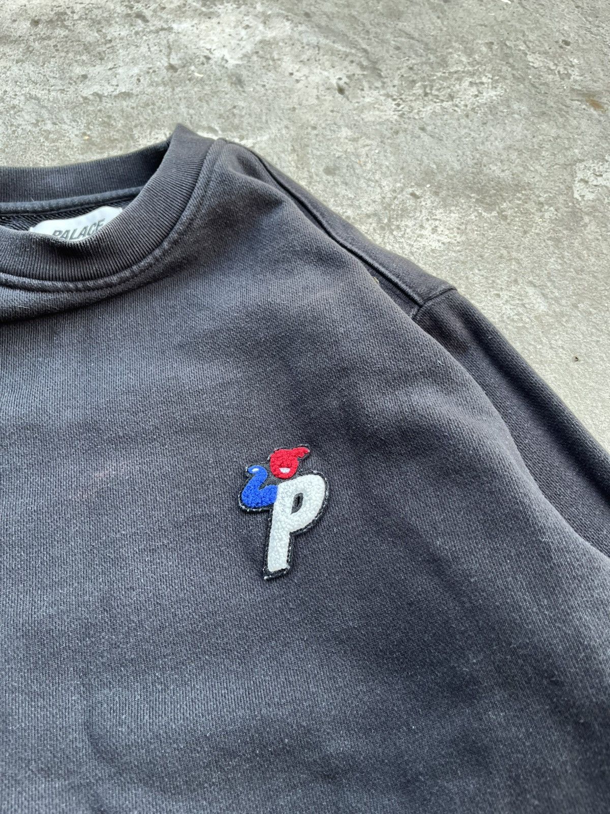 Palace Palace Skateboards Washed Faded Big Logo Sweatshirt Y2K Size US L / EU 52-54 / 3 - 6 Thumbnail