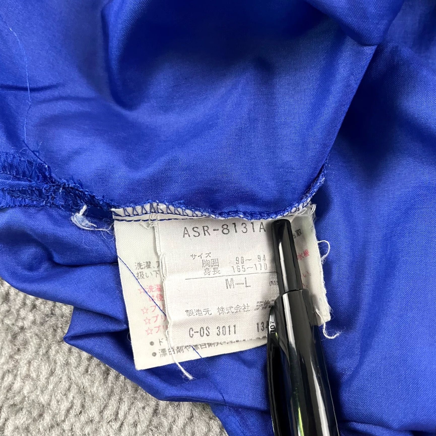 Adidas VINTAGE Adidas Descente Jacket Mens M/L Blue Windbreaker Pullover Trefoil Japan 90s VTG Stops Logo Crackling Back Graphic 90s Mens M-L Blue Size US M / EU 48-50 / 2 - 6 Thumbnail