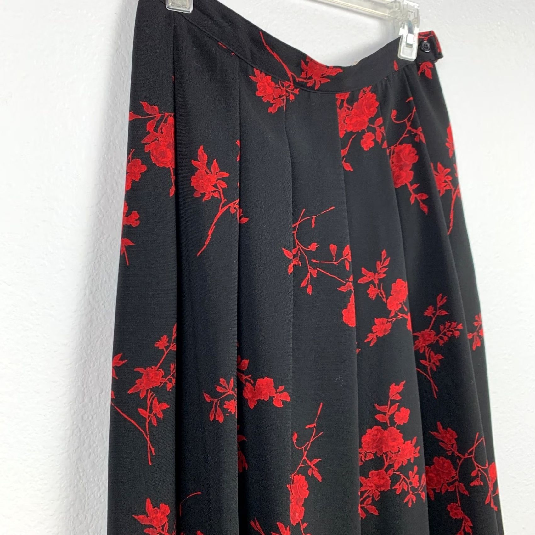 Vintage VINTAGE Koret Petites Black Red Romantic Flowy Long Skirt 10P Petite 1990s Womens Black Skirt Size 32" / US 10 / IT 46 - 2 Thumbnail