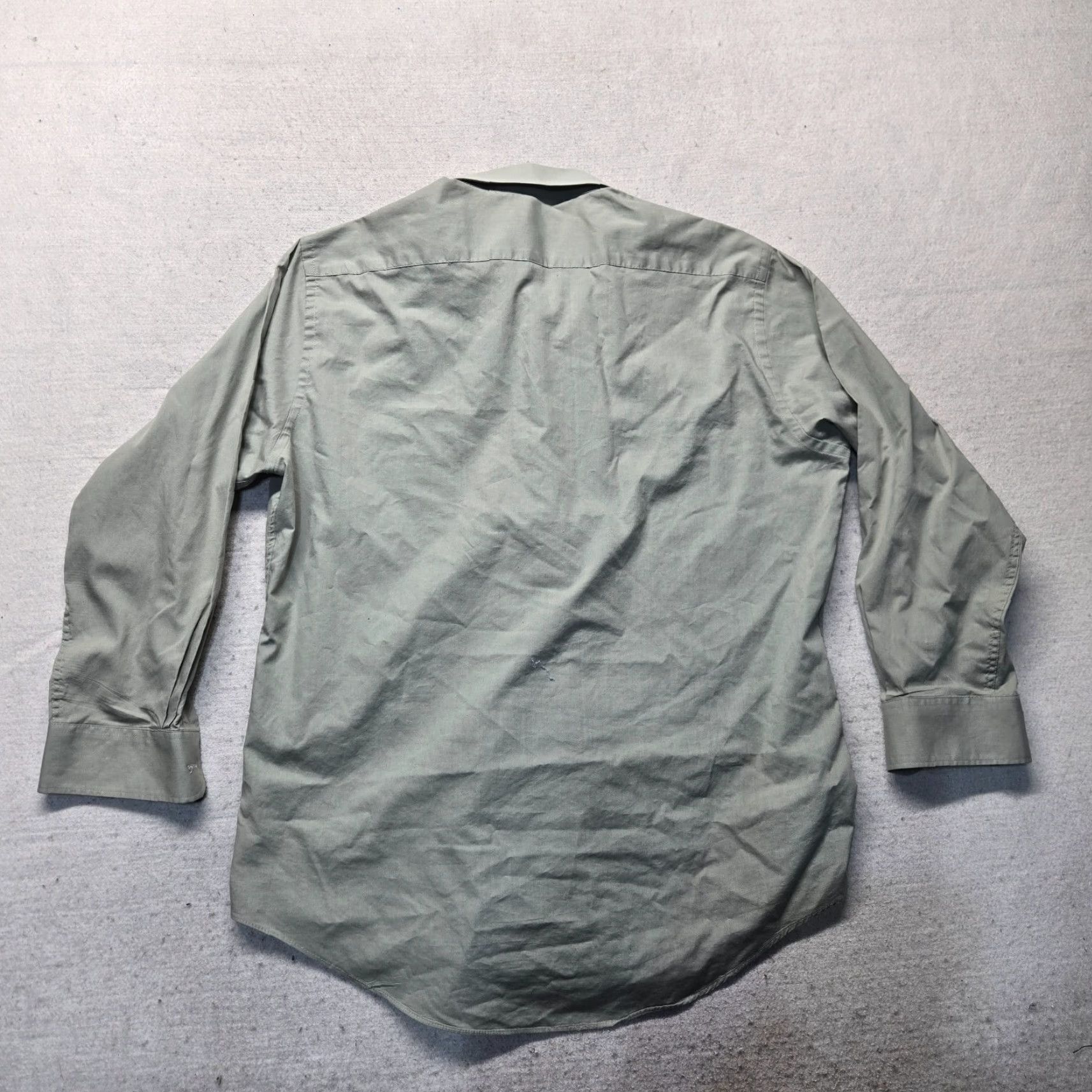 Pierre Cardin Pierre Cardin Solid Gray Button-Up Shirt Long Sleeve Adult Men's Size 16.5 32 33 Shirt Mens Gray 90s None Size US XL / EU 56 / 4 - 7 Thumbnail