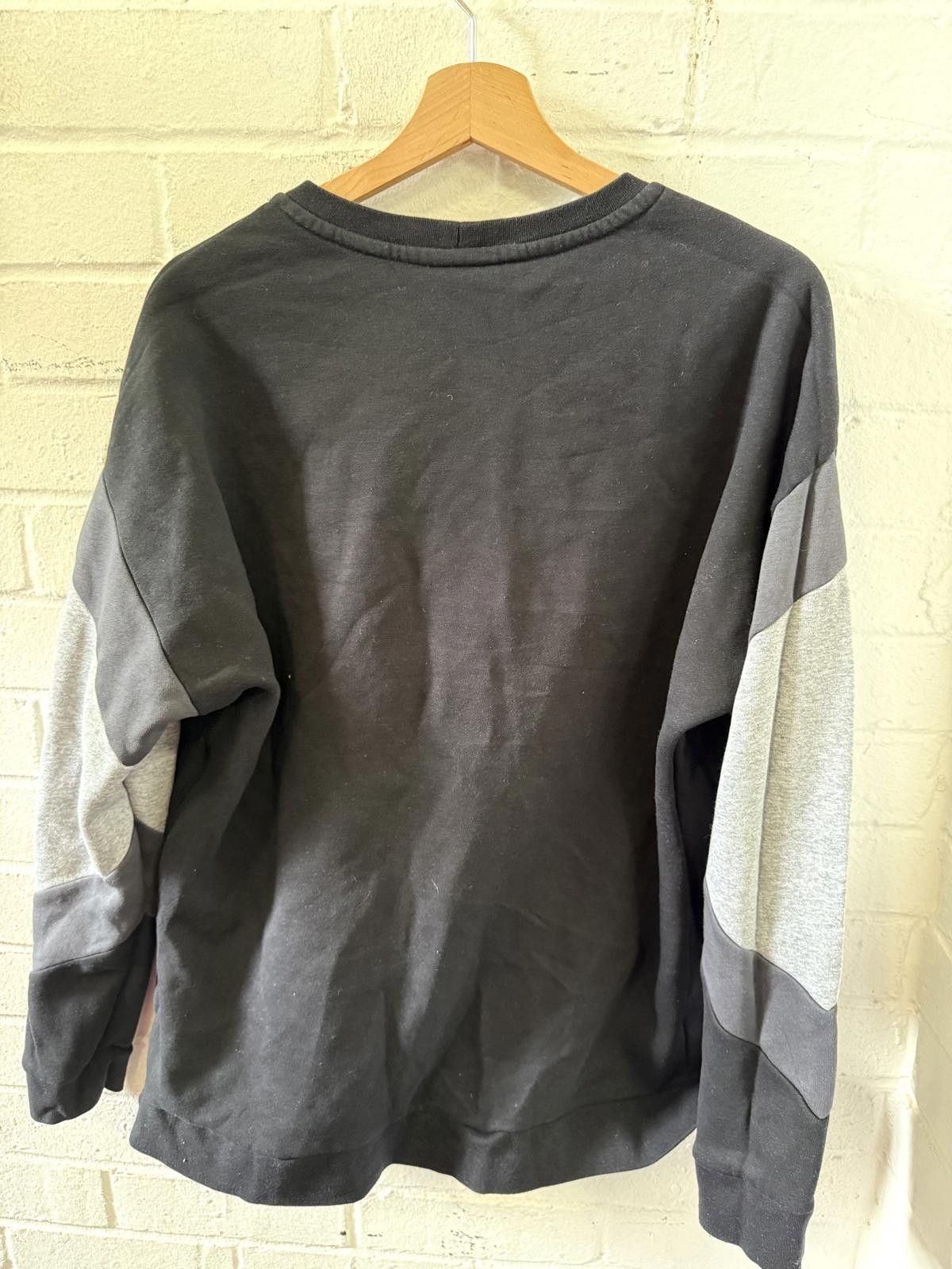 Nike Nike Air Sweatshirt - Stylish Black & Grey Design Size US L / EU 52-54 / 3 - 3 Thumbnail