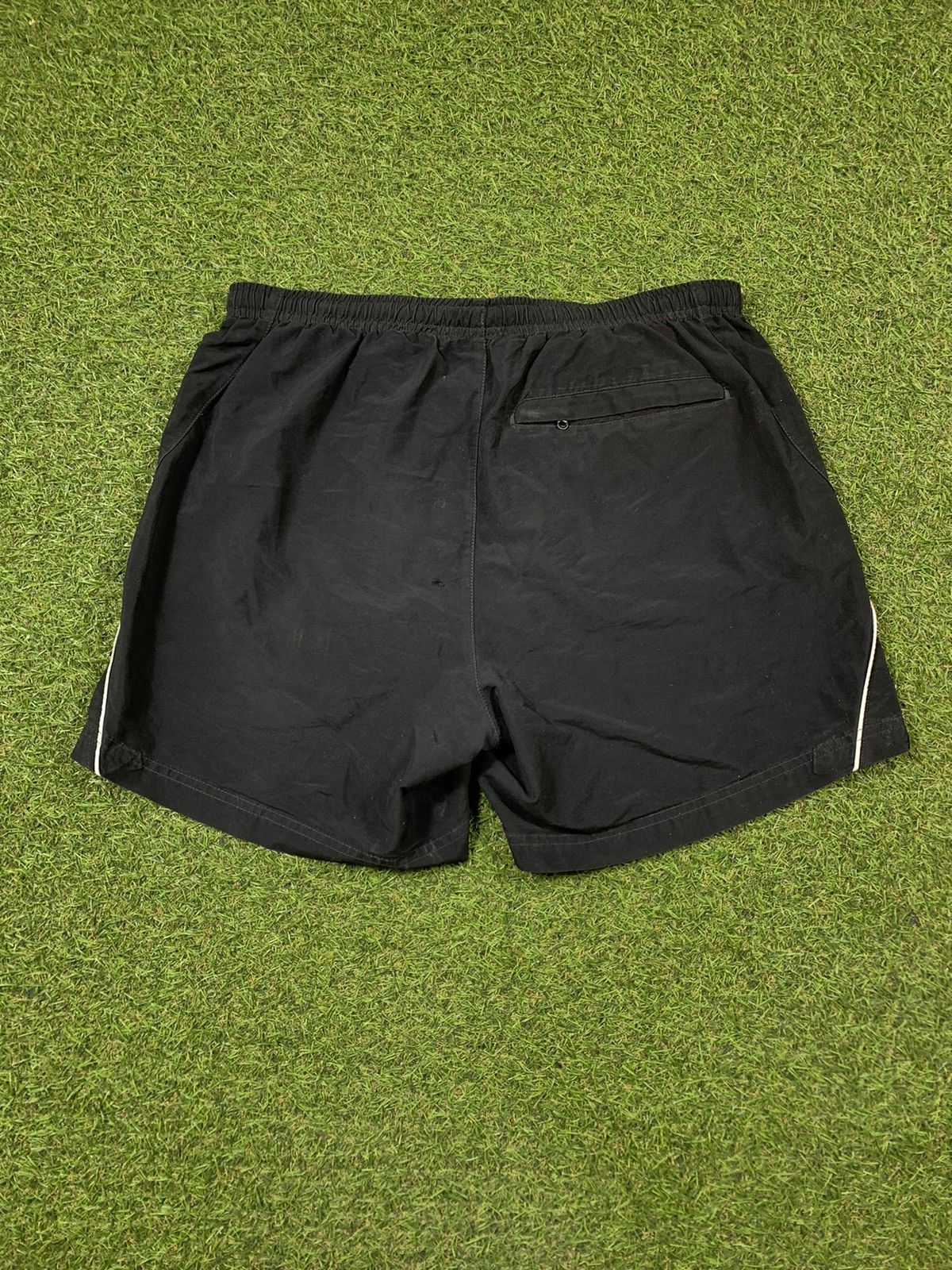 Nike Vintage Nike shorts small swoosh streetwear style size Size US 32 / EU 48 - 4 Thumbnail