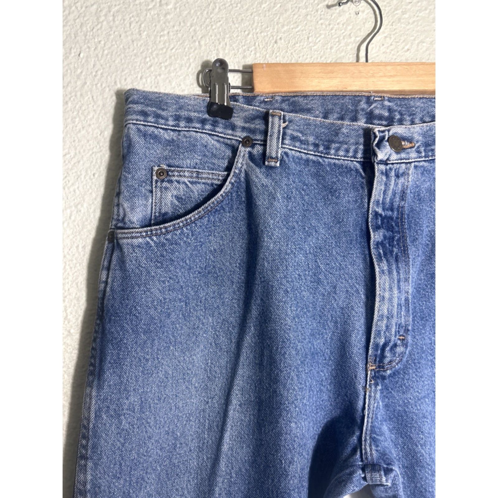 Wrangler VINTAGE Wrangler Jeans Medium Wash 36x29 Men Straight USA Blue 36 Mens jeans Straight wash USA Made In USA Size US 36 / EU 52 - 4 Thumbnail