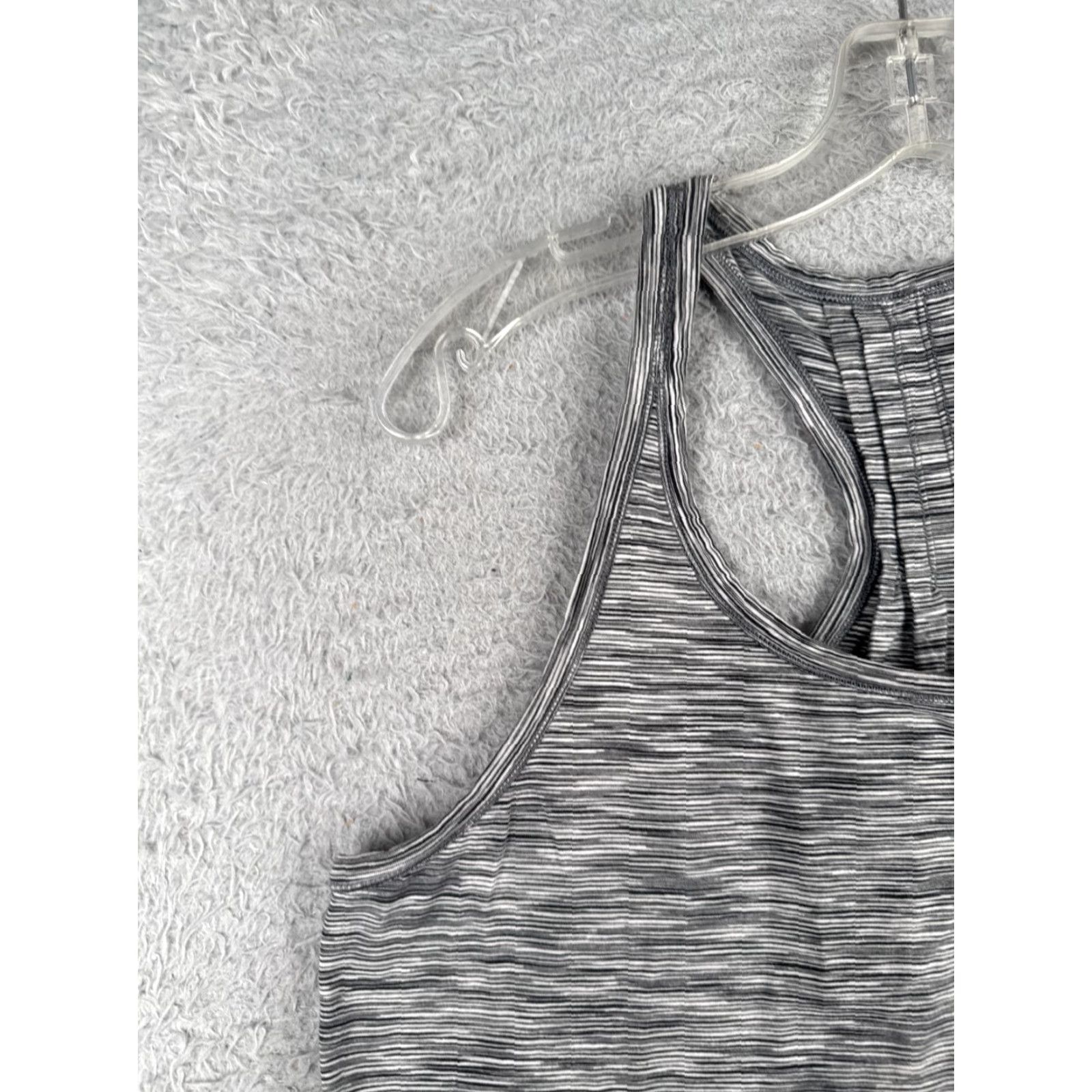 Lululemon Lululemon Shirt 8 Gray Sleeveless Racerback Tank Top Gym Yoga Workout Casual Workwear Women Vintage No Size M / US 6-8 / IT 42-44 - 3 Thumbnail