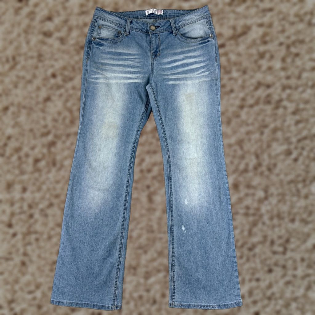 Vintage No Boundaries Jeans Womens 11 Blue Denim Bootcut Light Wash Cotton Blend Regular 5-Pocket Design Cowboy Southwestern American Boyfriend Style Womens Size 32" / US 10 / IT 46 - 1 Thumbnail