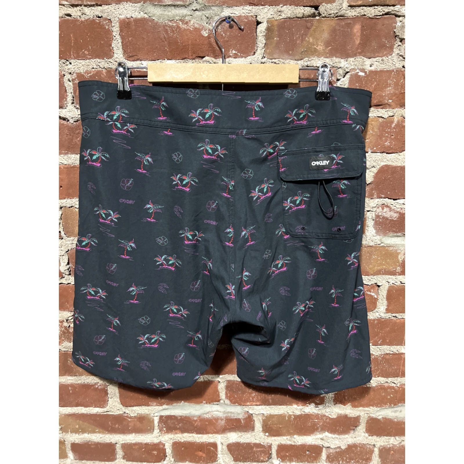 Oakley Oakley Board Shorts Mens 36 Gray Swim Trunks Surf Palm Trees Beach Outdoor Breathable Pockets Drawstring Lightweight Polyester Size US 36 / EU 52 - 3 Thumbnail