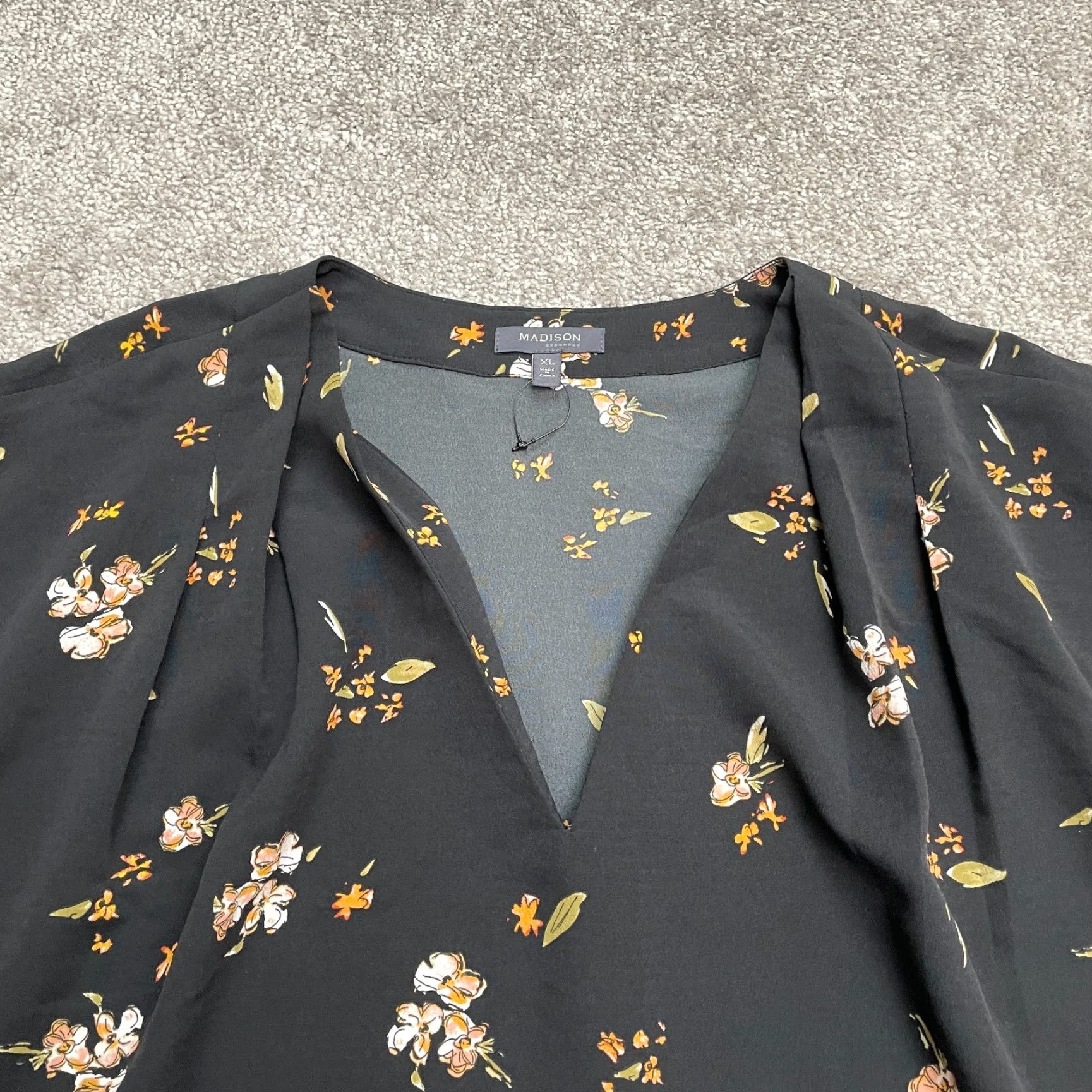 Madison Madison Floral Crop Top Womens XL Black V-Neck Short Sleeve Lightweight Blouse Size XL / US 12-14 / IT 48-50 - 3 Thumbnail