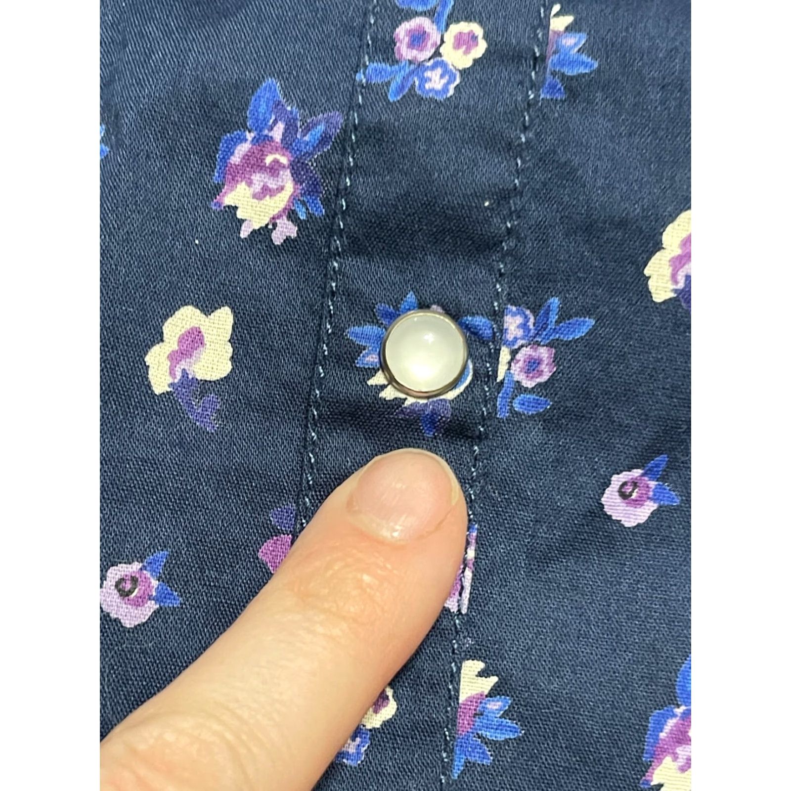 Faded Glory Faded Glory Shirt Women's Small Short Sleeve Button-Up Multicolor Blue White Purple Casual Basic Colorful Size S / US 4 / IT 40 - 5 Thumbnail