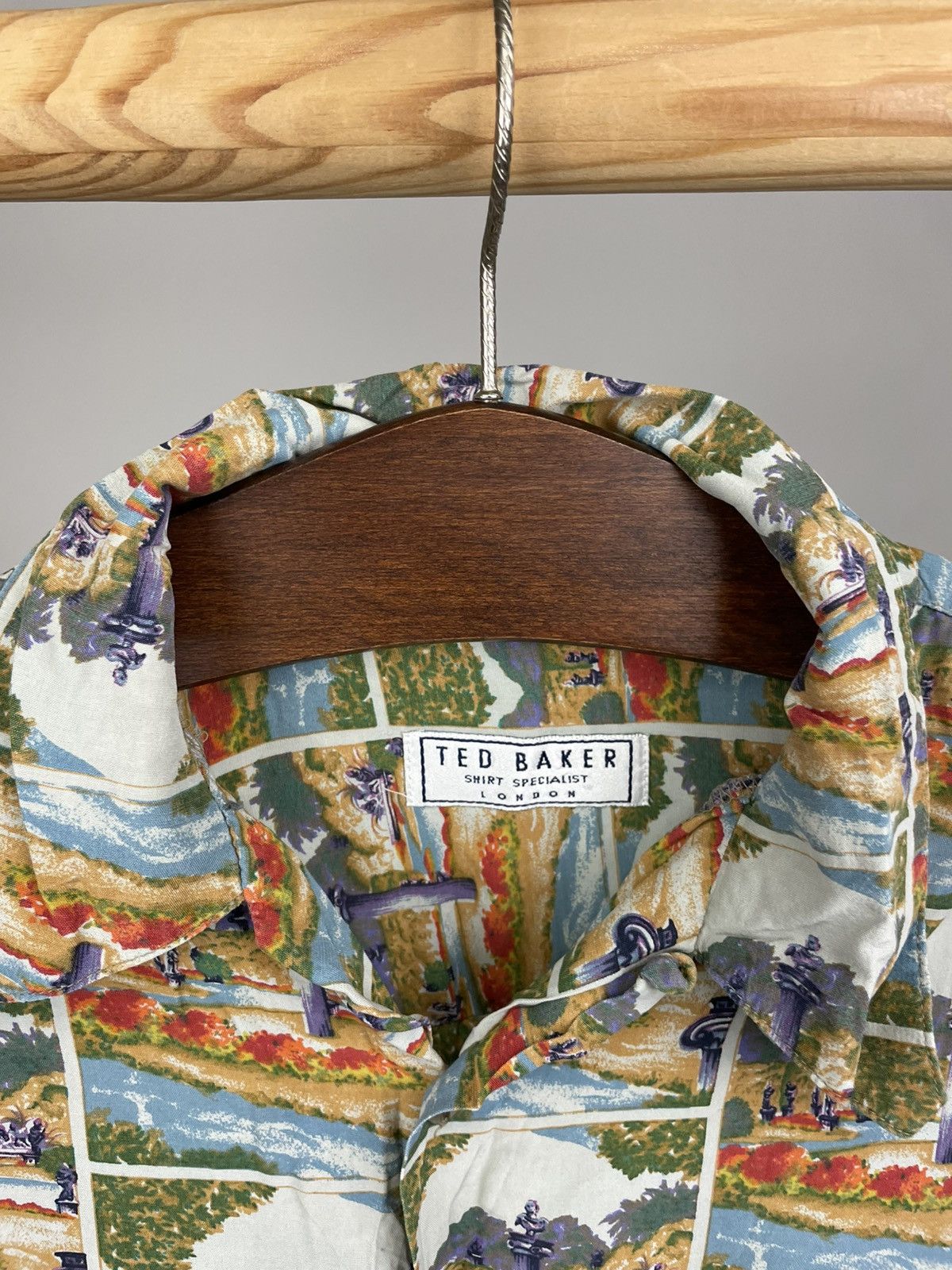 Ted Baker Vintage ted baker viscose shirt size M-L Size US L / EU 52-54 / 3 - 3 Thumbnail