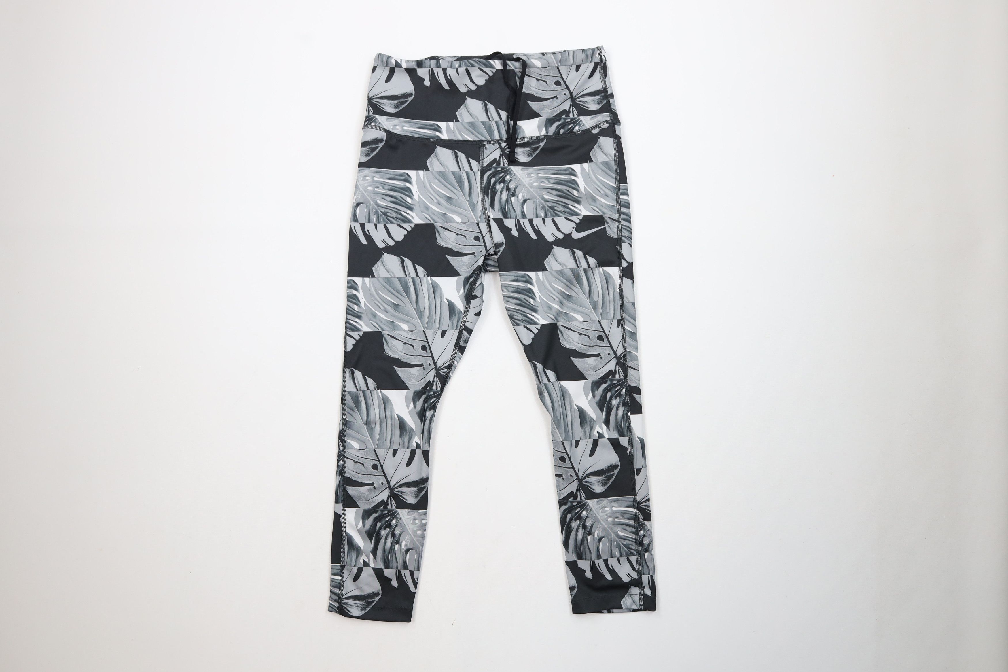Nike Nike Runway Graphic Leaf Cropped Gym Training Running Tights Size 26" / US 2 / IT 38 - 1 Thumbnail