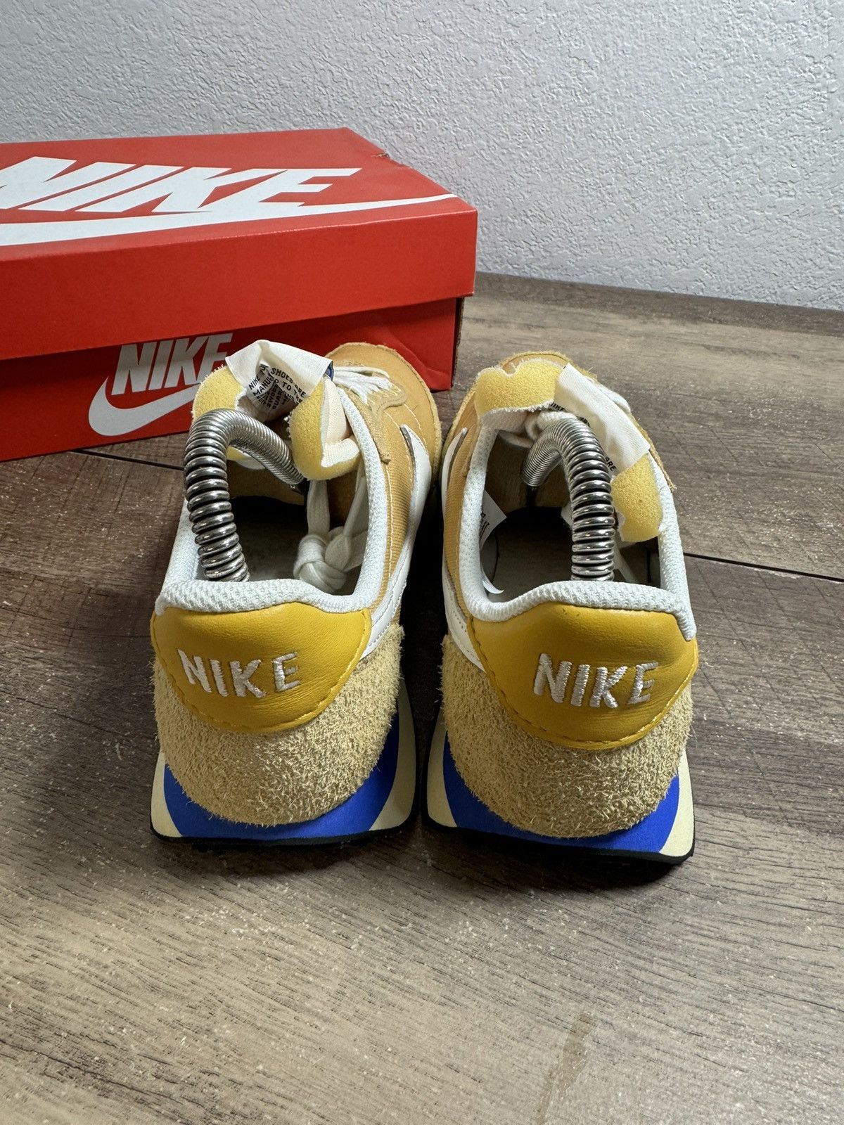 Nike Nike Women's Waffle Trainer 2 Warm Core Suede Shoes Size 7 Size US 7 / IT 37 - 4 Thumbnail