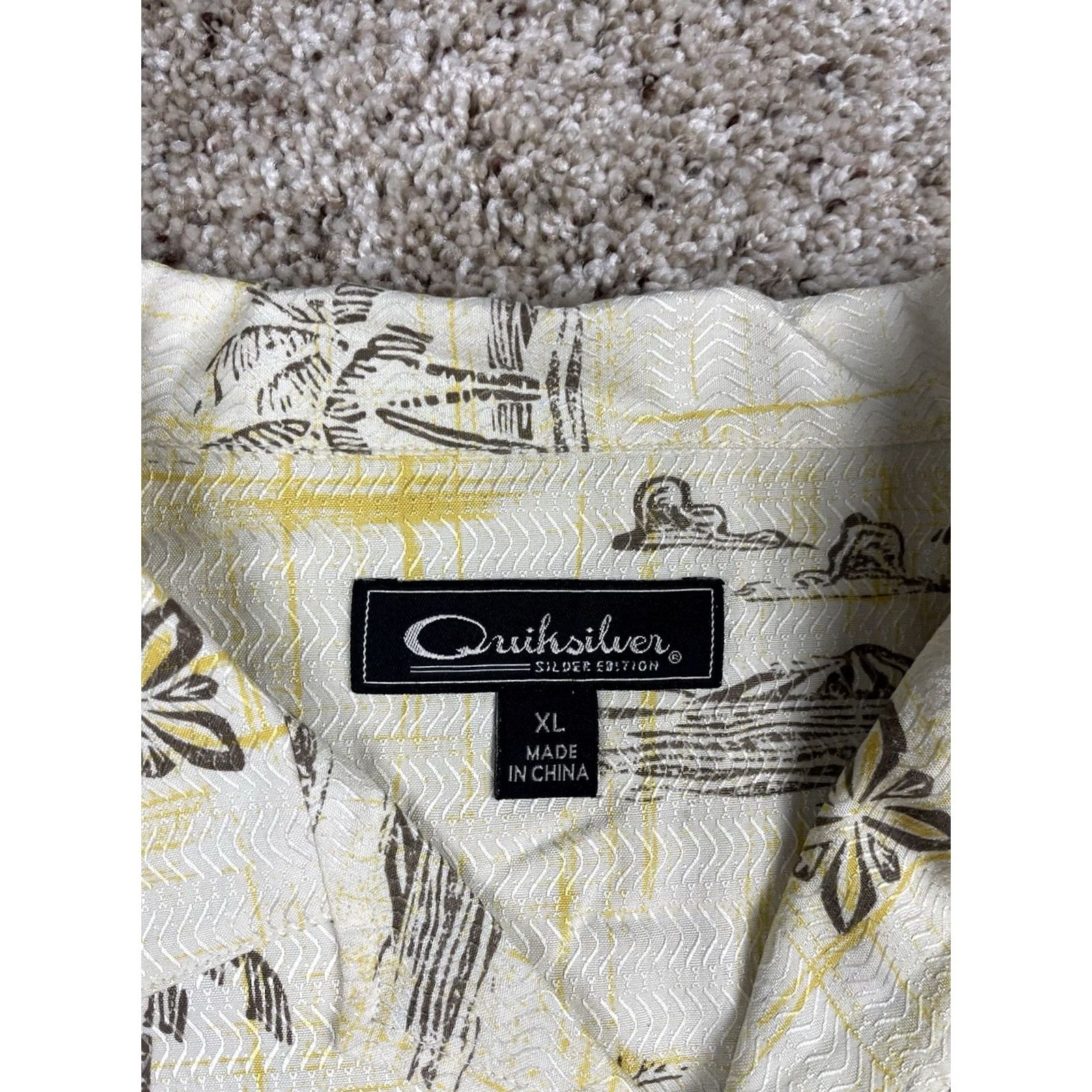 Quiksilver VINTAGE Quiksilver Shirt XL Men Silk Island Button Up Short Sleeve Yellow Geometric Pattern 90s Classic Mens Size US XL / EU 56 / 4 - 4 Thumbnail