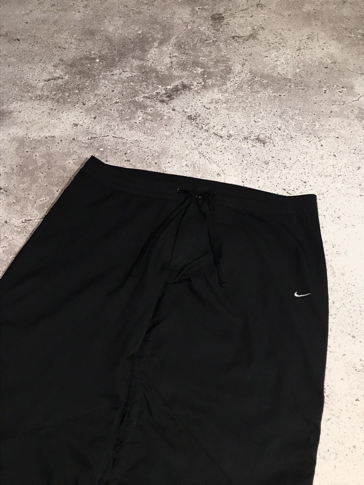 Nike × Vintage Vintage Y2K Nike Track Pants Embroiled Swoosh Black Size 34" / US 12 / IT 48 - 4 Thumbnail