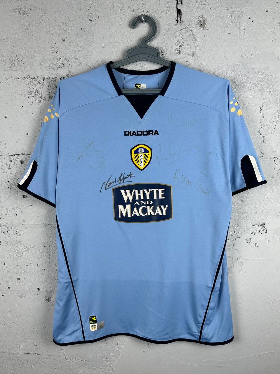 Diadora Signed Diadora Leeds United 2005 2006 Soccer Jersey Football Size US L / EU 52-54 / 3 - 1 Thumbnail