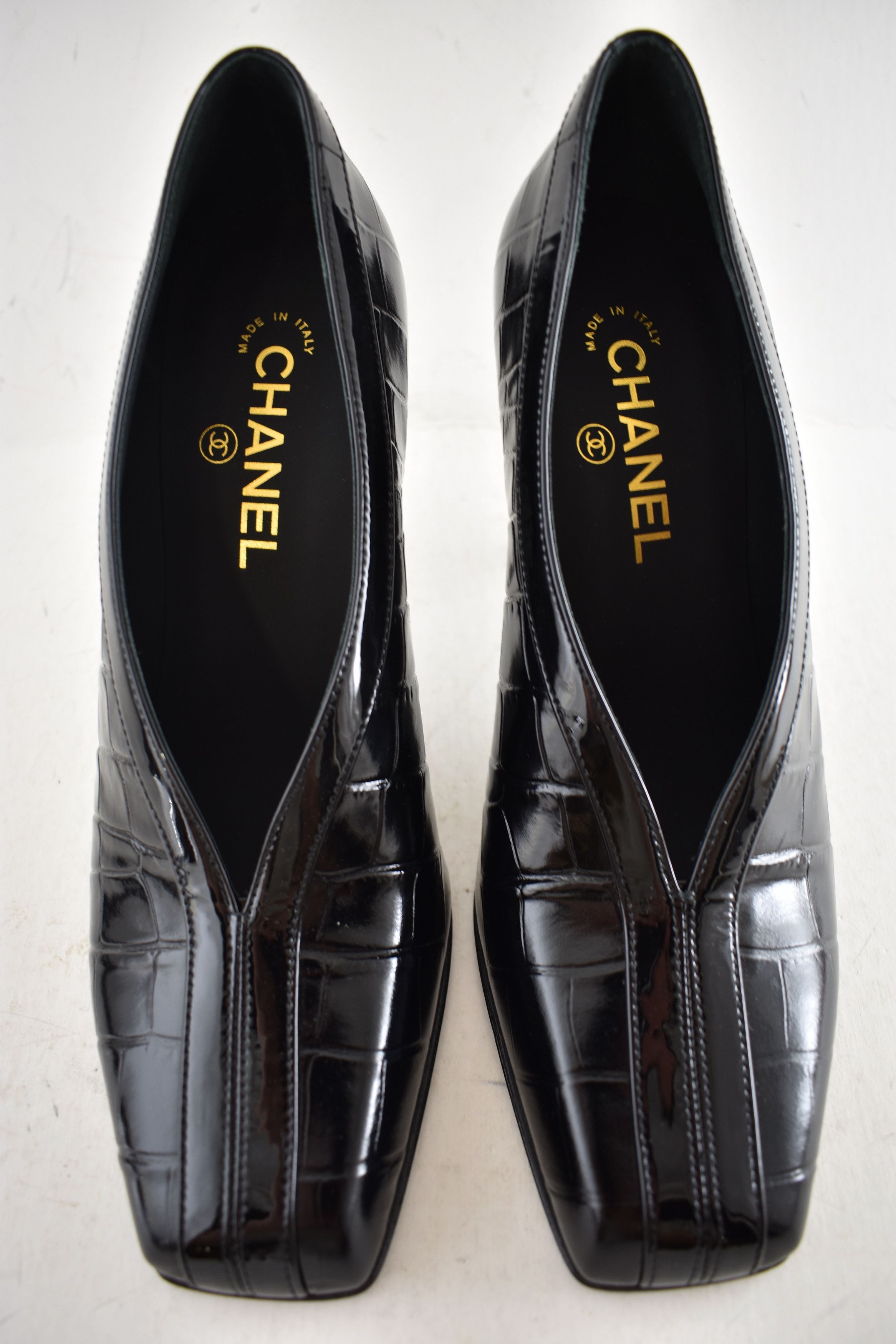Chanel Chanel 26S Black Crocodile Croc Patent CC Logo Heel Pump 39 Size US 9 / IT 39 - 11 Thumbnail