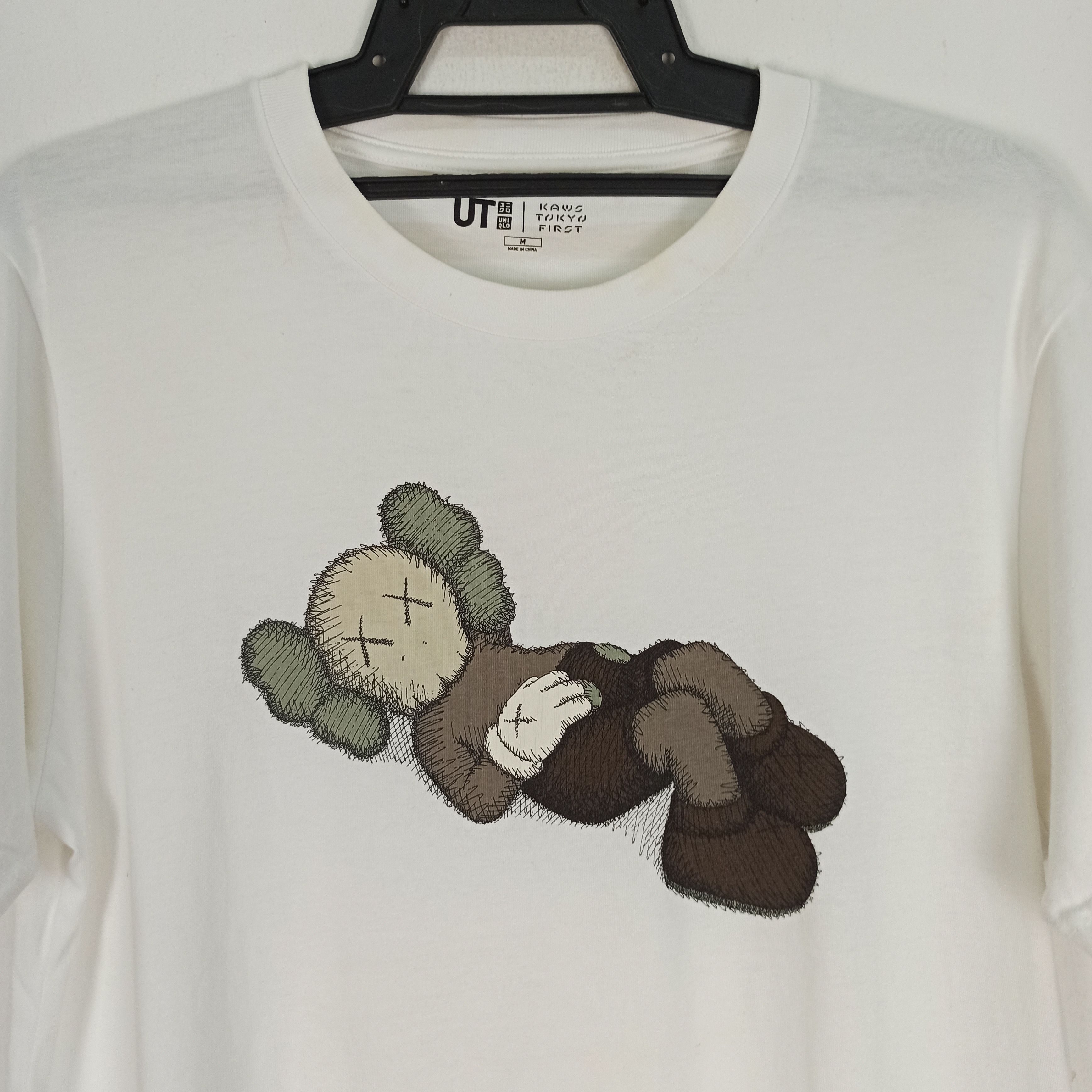 Kaws × Uniqlo Kaws X Uniqlo Tshirt Size US M / EU 48-50 / 2 - 2 Thumbnail