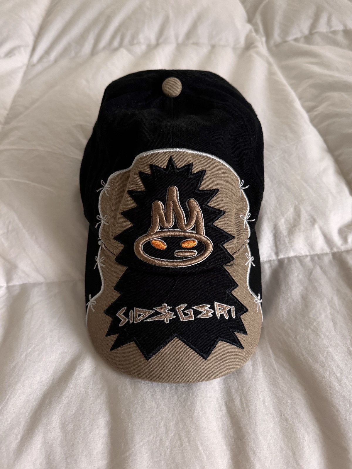Other Sid and Geri Embroidery Hat Size ONE SIZE - 1 Thumbnail