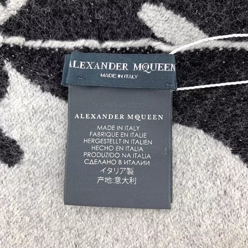 Alexander McQueen Alexander Mcqueen Gray skull swallow inlaid wool scarf Size ONE SIZE - 7 Thumbnail