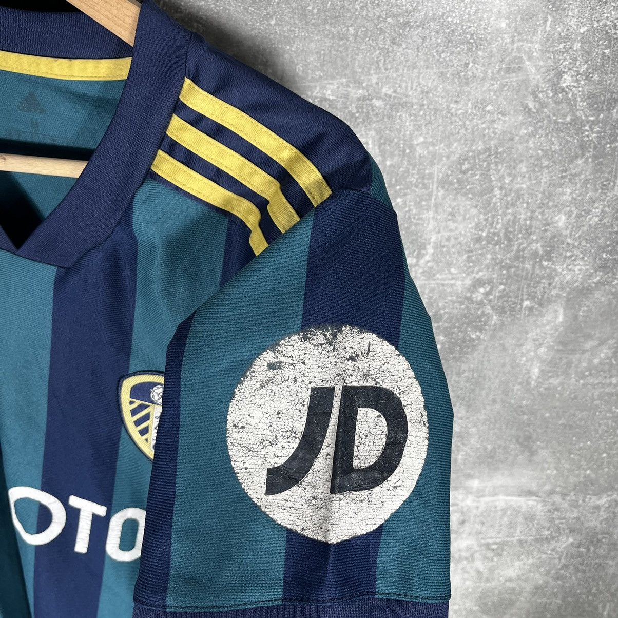 Adidas × Vintage ADIDAS LEEDS UNITED LUFC SOCCER JERSEY HOME Football T-shirt Size US M / EU 48-50 / 2 - 5 Thumbnail